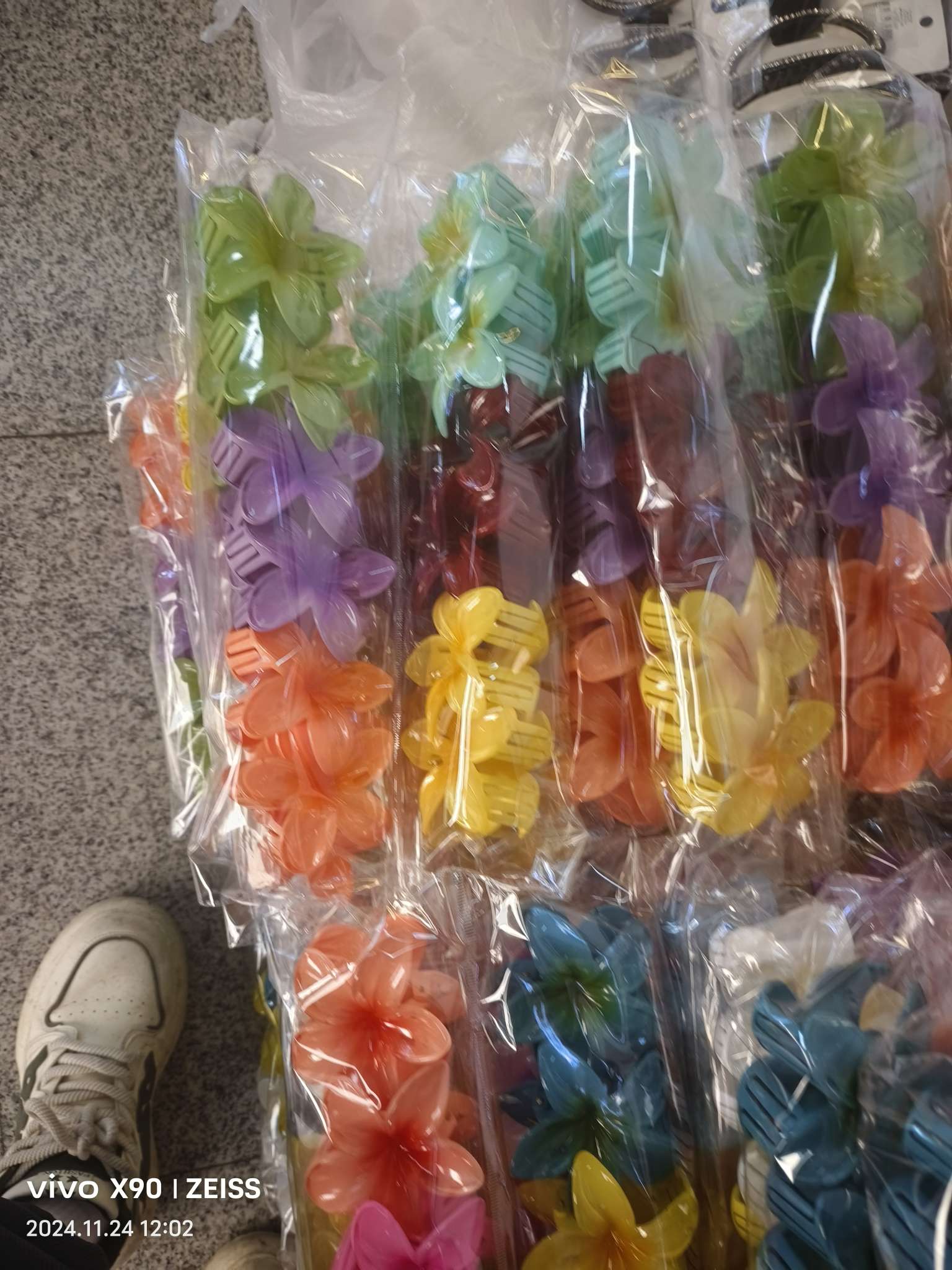 抓夹女高级感2024新款发夹后脑勺发夹气质鲨鱼夹创意饰品白底实物图