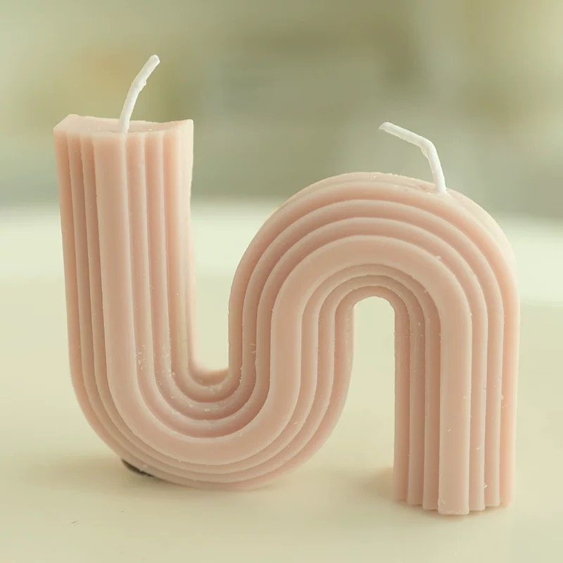 Striped geometric large S-shaped scented candles, popular rainbow bridge candles, souvenirs, wedding gifts, decorative items, candles, scented candles, Christmas tree candles, Christmas scented candles, Happy birthday candles, candles abroad Application Scenario