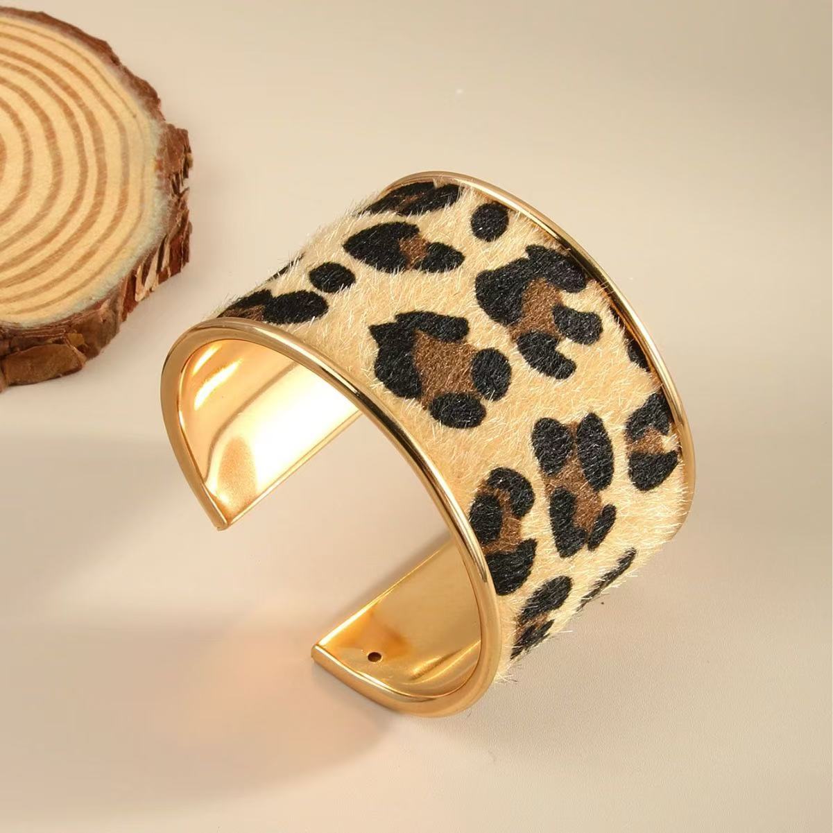 Fashionable and individual wild leopard print open metal bracelet, ins European and American cross-border design sense jewelry
