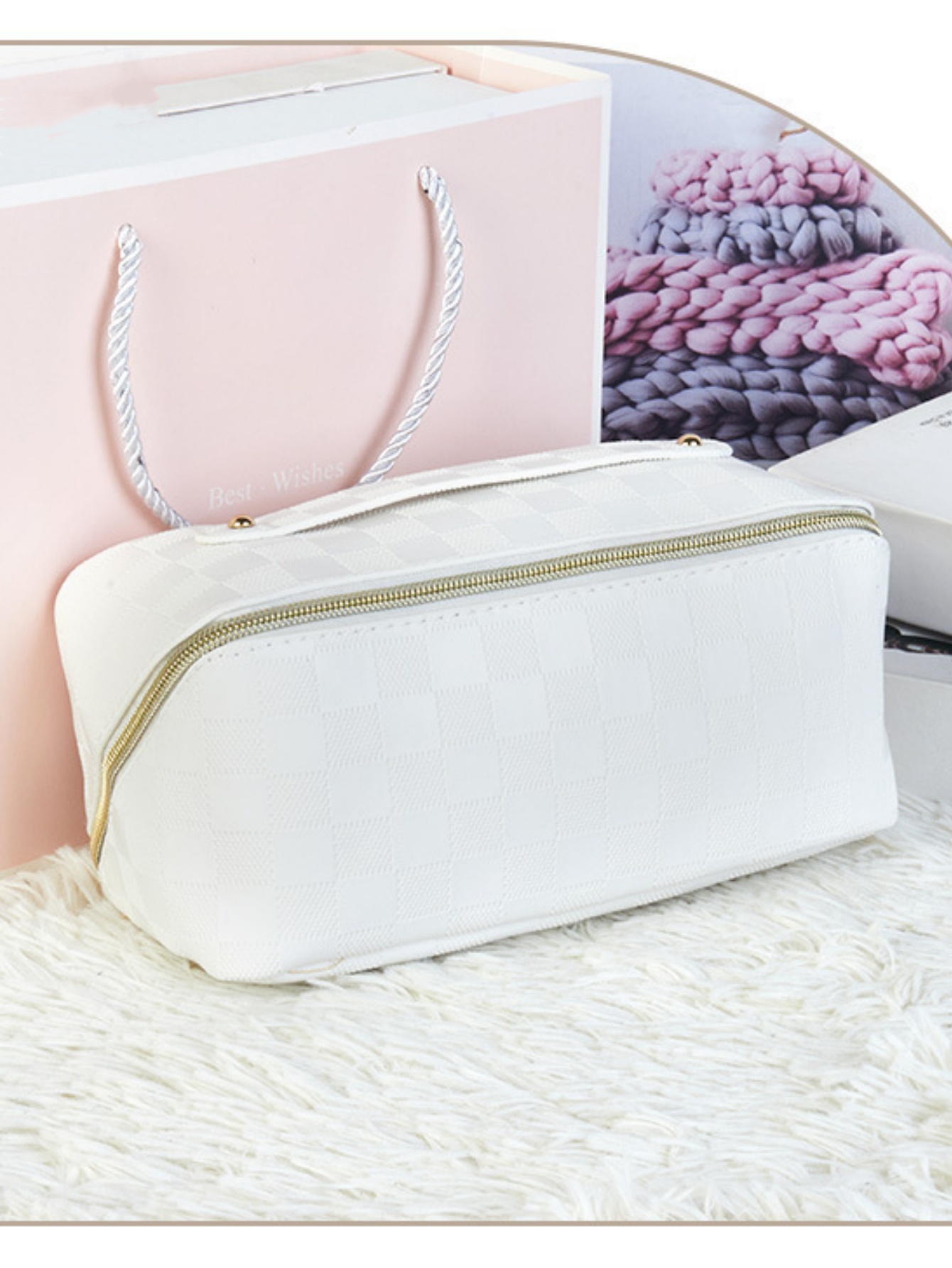 化妆包/爱心绣花/化妆包女/ins化妆包/简约化妆包白底实物图