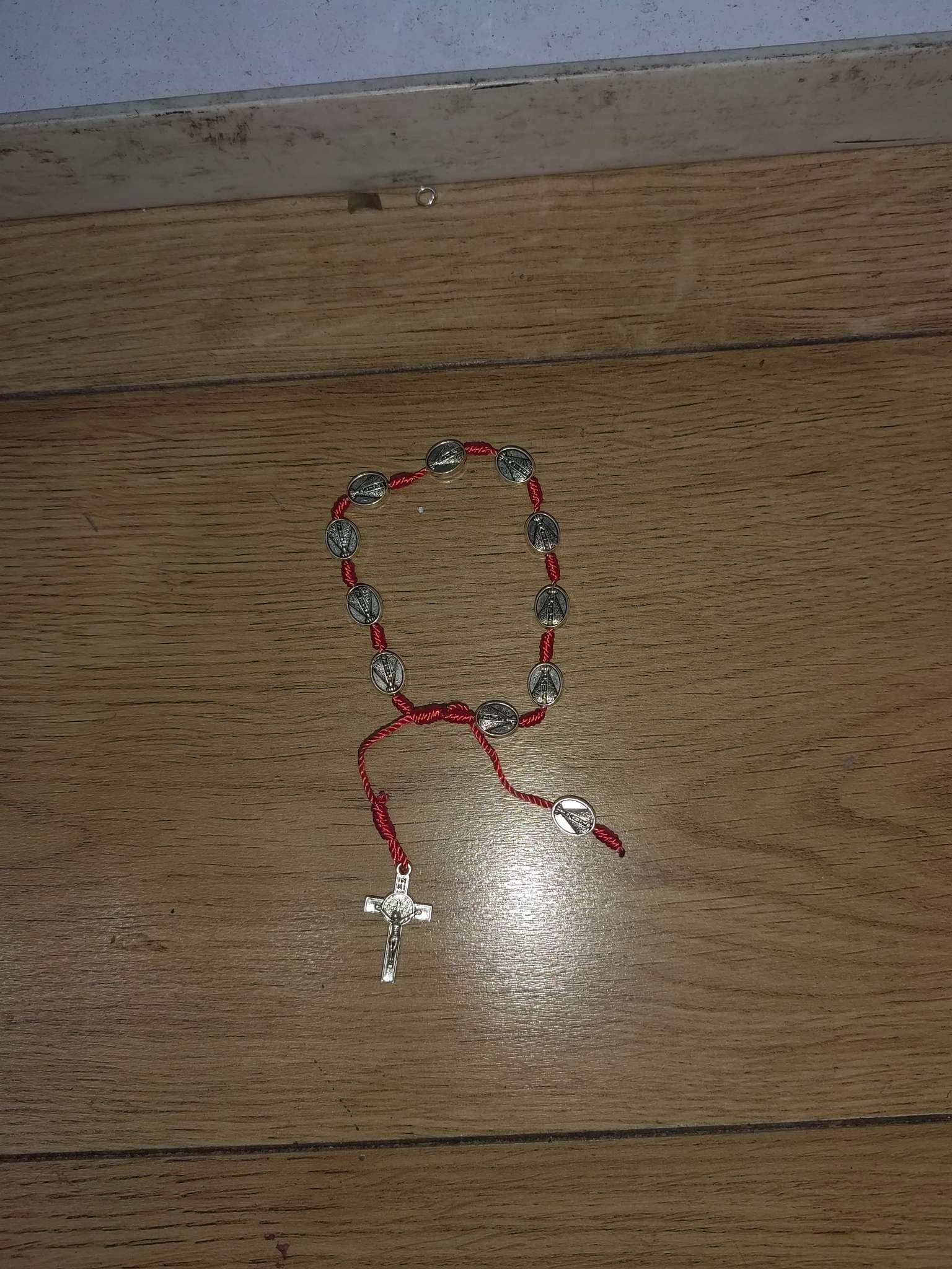 水晶饰品璀璨光泽 不锈钢手链耐磨耐用 弹簧手链设计独特 手饰个性时尚 手链饰品潮流款式