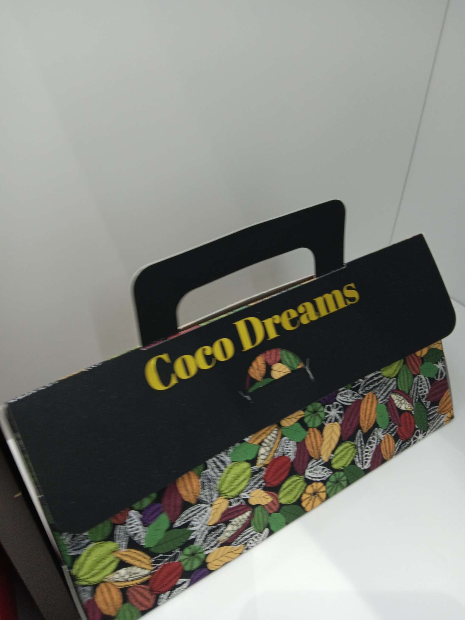 Factory direct sales triangular packaging boxes, jewelry boxes, accessory packaging cards, elegant earpiece packaging boxes, exquisite jewelry packaging, delicate packaging boxes, accessory protection, jewelry luster packaging boxes, accessory and earpiece packaging boxes Item Picture