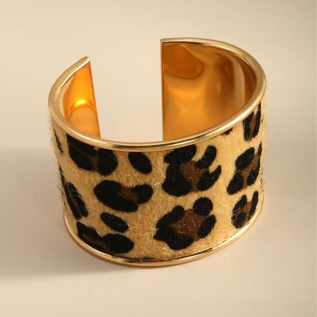 Fashionable and individual wild leopard print open metal bracelet, ins European and American cross-border design sense jewelry Item Picture