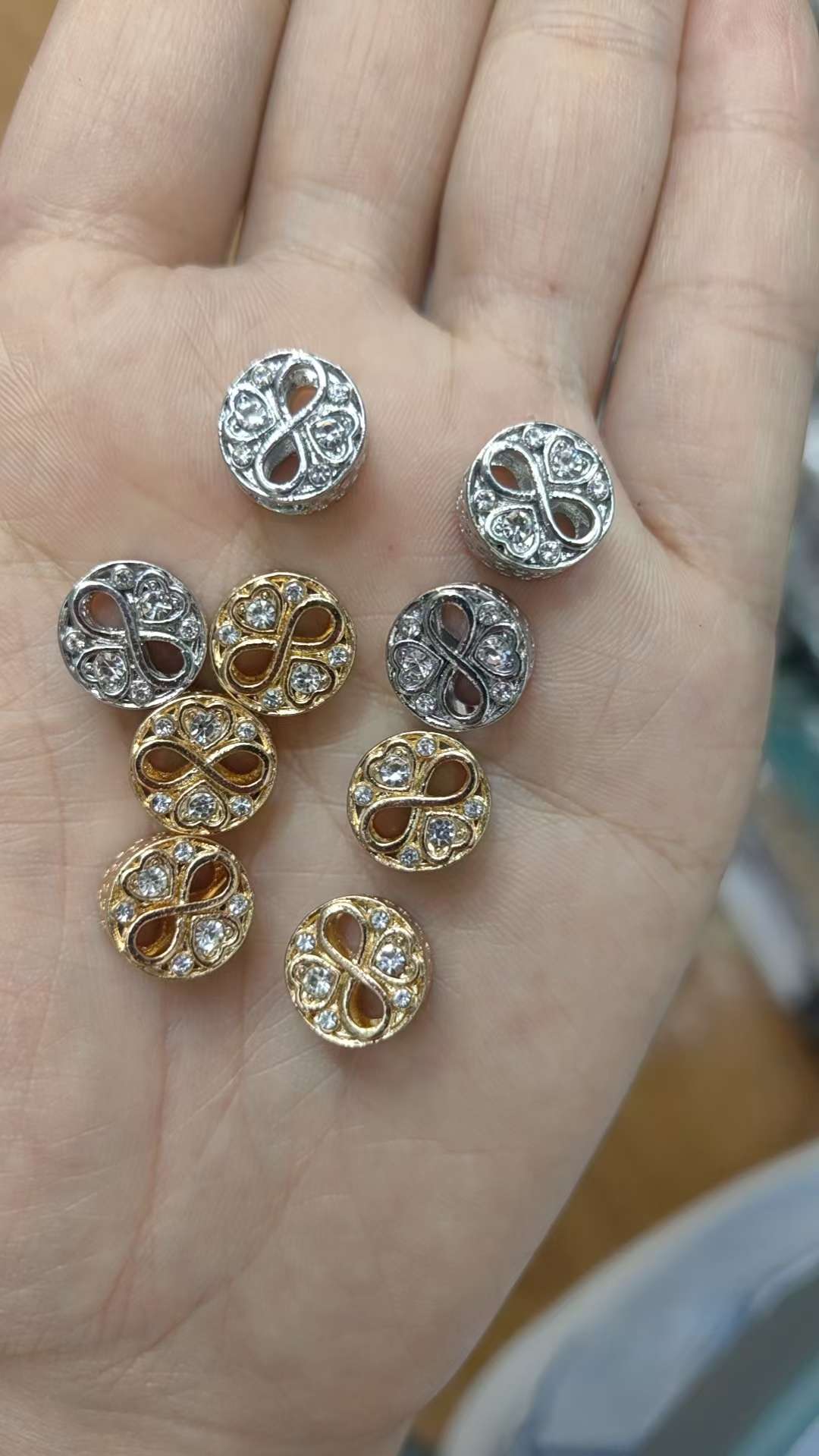水晶饰品弹簧手链 不锈钢手链 精致手饰 时尚手链 个性饰品 手链礼物