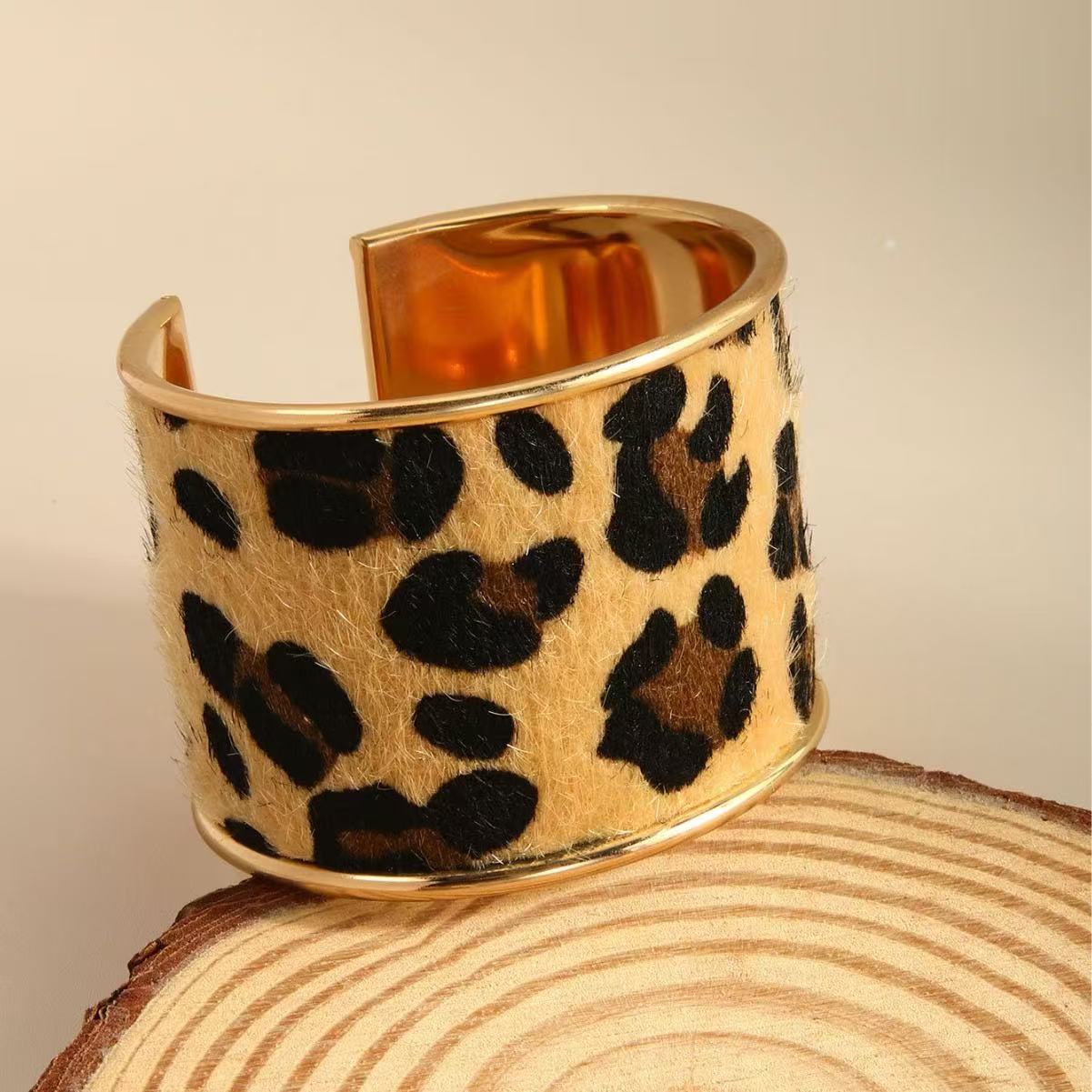 Fashionable and individual wild leopard print open metal bracelet, ins European and American cross-border design sense jewelry details Picture