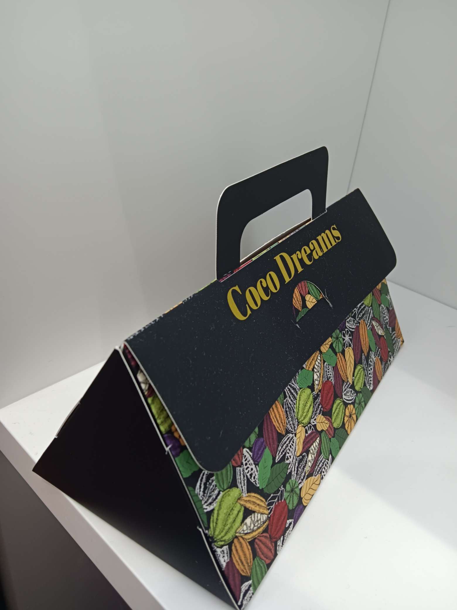 Factory direct sales triangular packaging boxes, jewelry boxes, accessory packaging cards, elegant earpiece packaging boxes, exquisite jewelry packaging, delicate packaging boxes, accessory protection, jewelry luster packaging boxes, accessory and earpiece packaging boxes Specification image