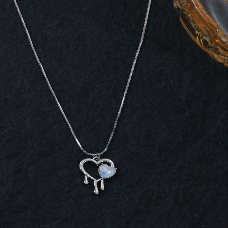 韩国新款高级设计感贝母蝴蝶钛钢项链女 小清新百搭气质网红锁骨链饰品沙金风白底实物图