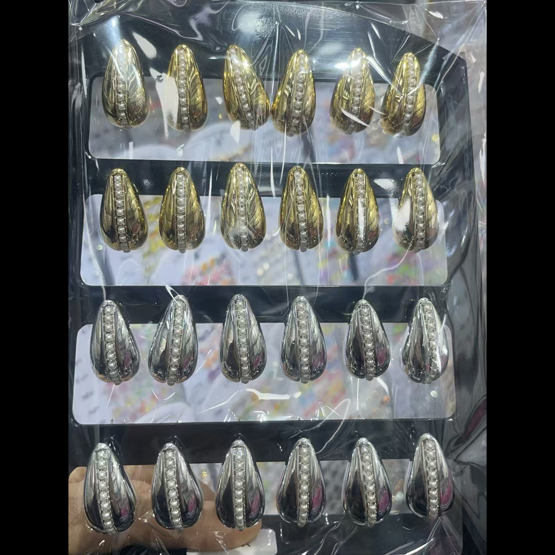 饰品/耳饰/耳环/玻璃耳环/不锈钢耳环白底实物图