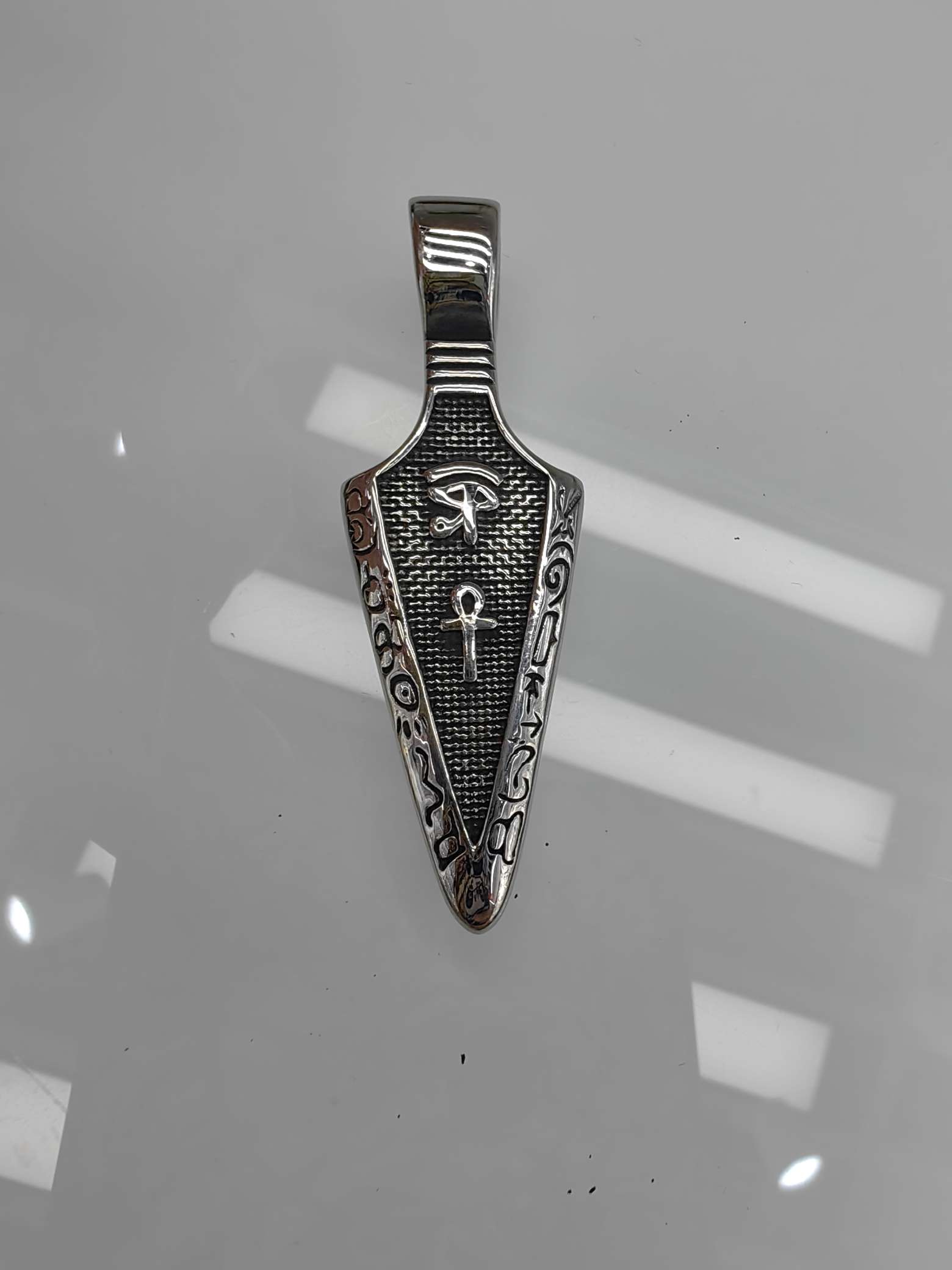 不锈钢恶魔之眼十字架盾牌潮流男士吊坠不锈钢吊坠