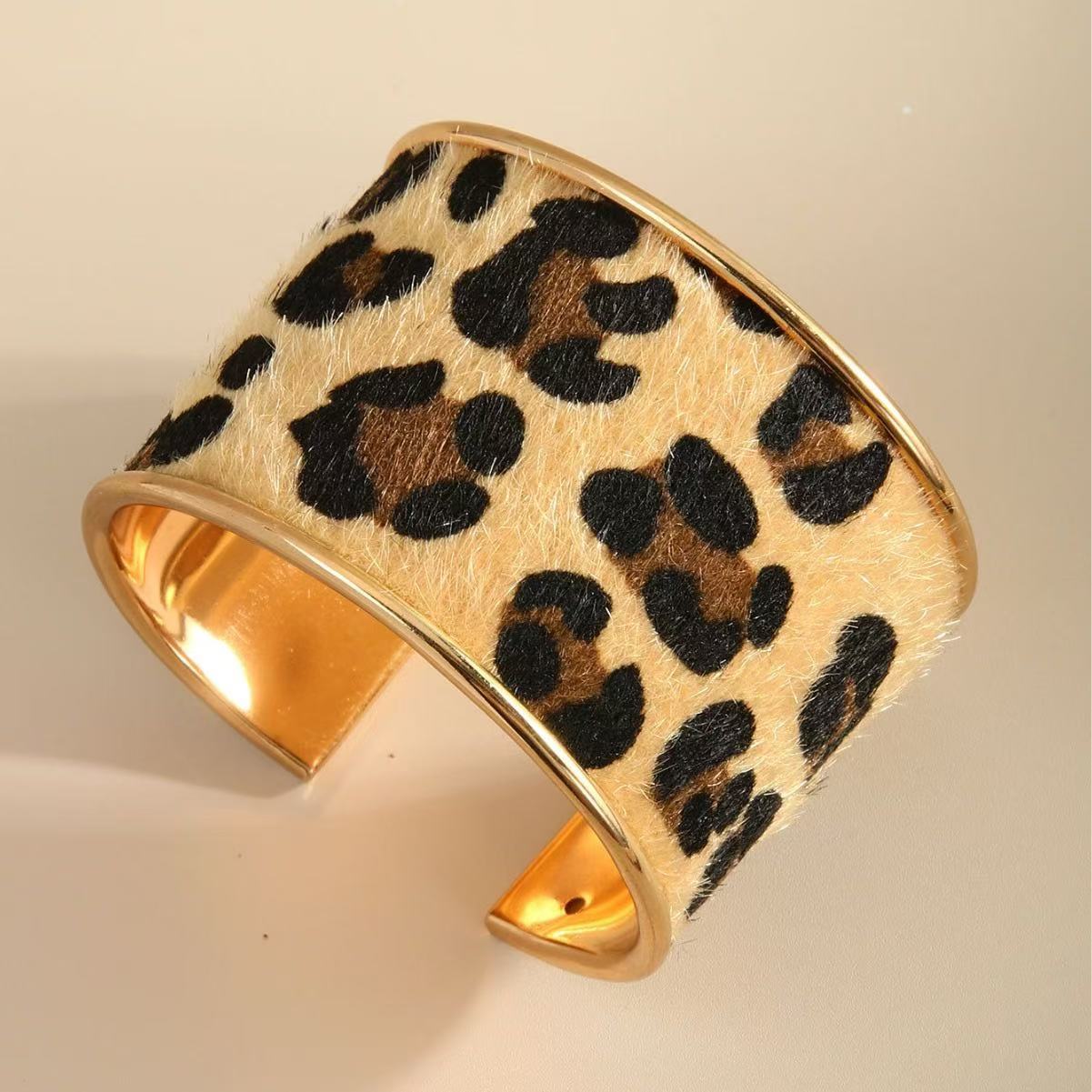 Fashionable and individual wild leopard print open metal bracelet, ins European and American cross-border design sense jewelry Application Scenario