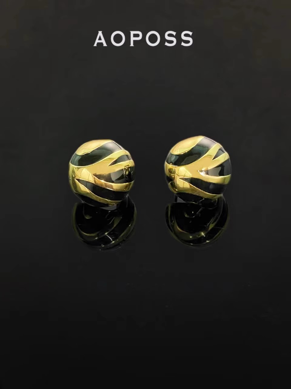 The new autumn and winter collection [Linglong Zebra] earpins feature original design, fashionable and niche black and gold earrings, earrings and stud earrings details Picture