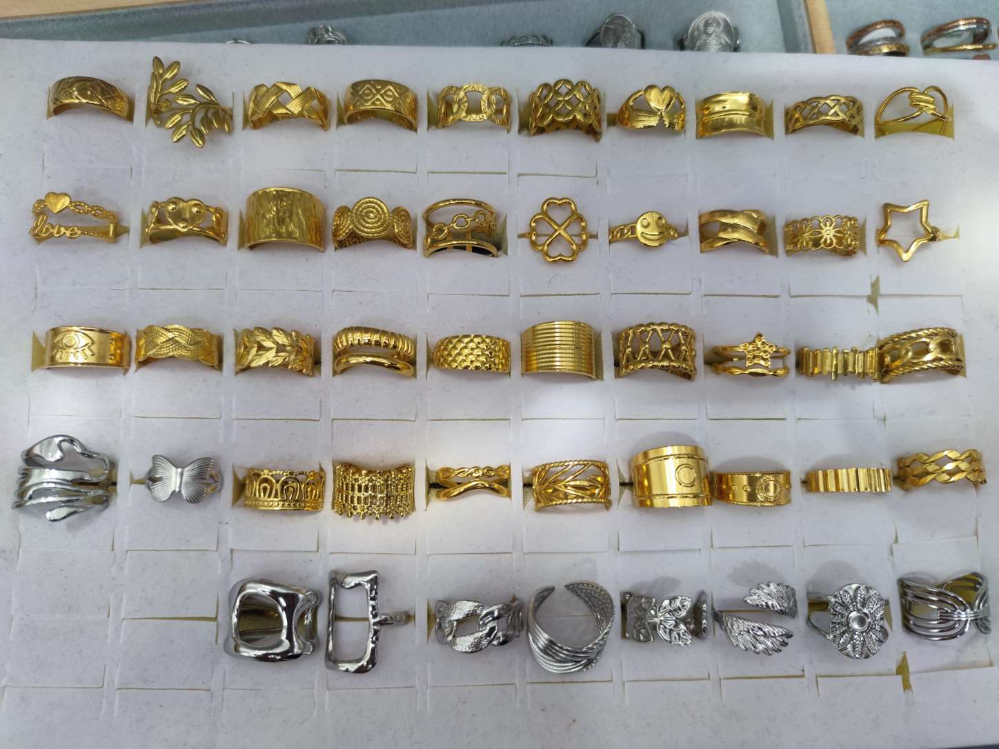 沙金饰品 手饰钛钢戒指女款 莫桑钻石镶嵌 简约时尚耐磨不褪色 高级感满满戒指