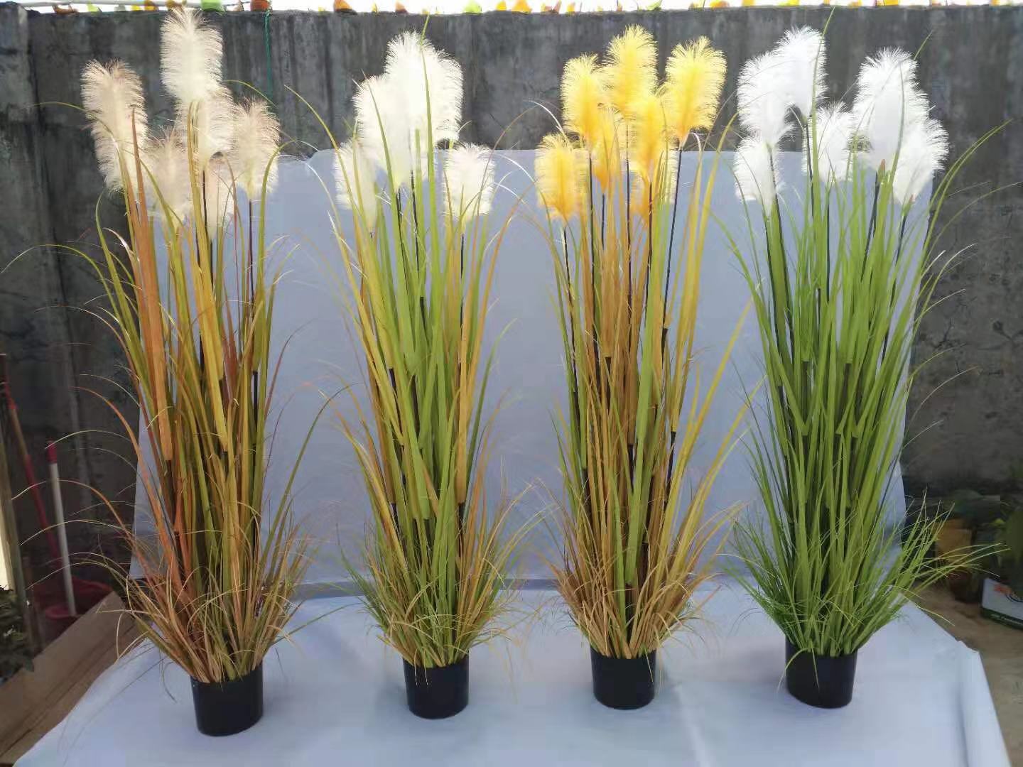 Wholesale of factory landscape ornaments, potted plants, onion grass flower art plants, hotel and home furnishings, reed grass POTS for hotel decoration