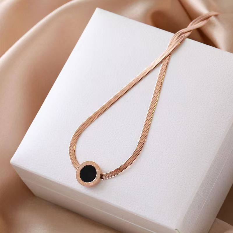 新款黑色罗马项链女高级设计感小众蛇链秋冬气质时尚锁骨链配饰不锈钢吊坠产品图