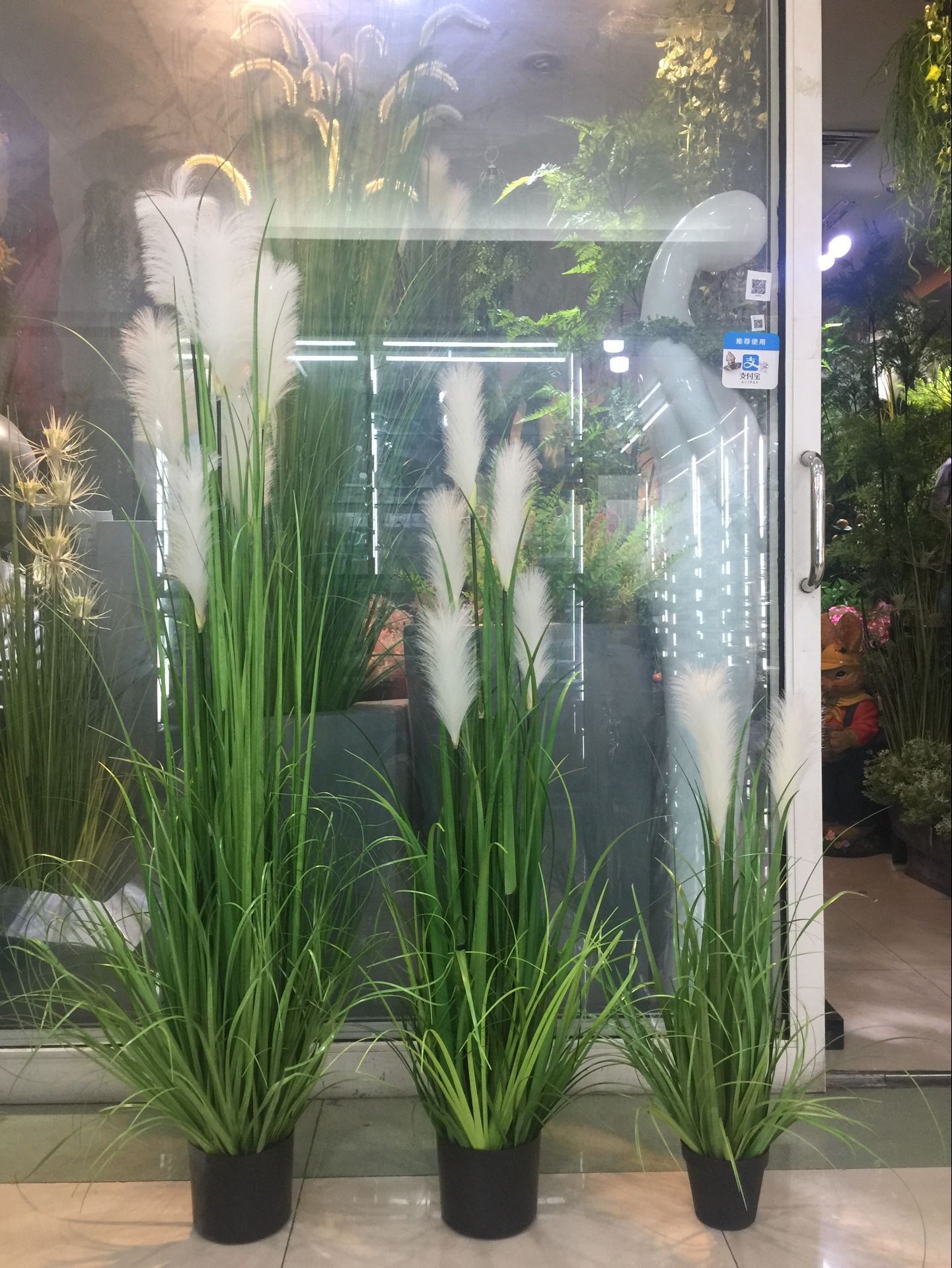 Wholesale of factory landscape ornaments, potted plants, onion grass flower art plants, hotel and home furnishings, reed grass POTS for hotel decoration details Picture