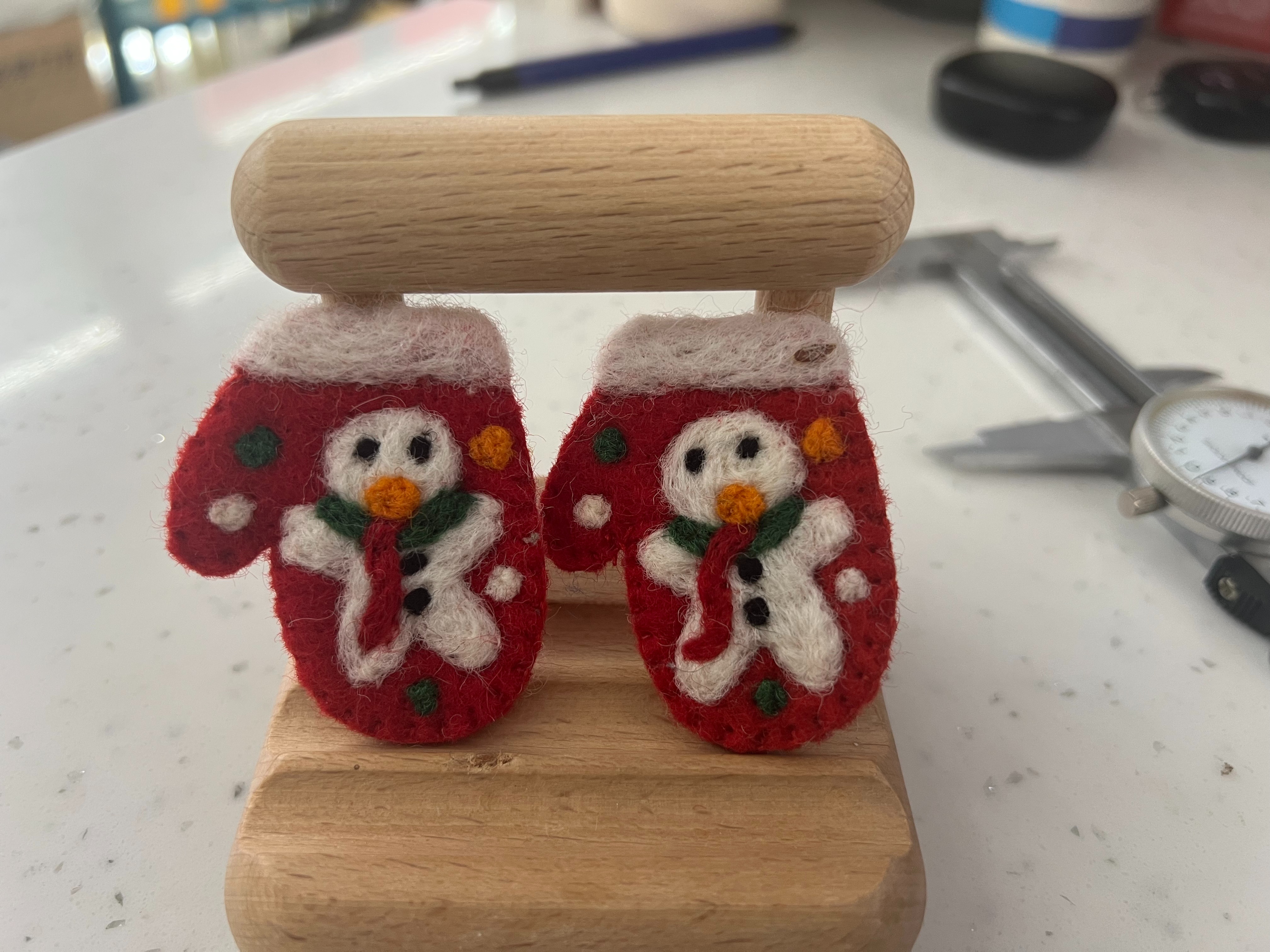 纯羊毛纯手工羊毛实心圣诞节手套可爱红色雪人