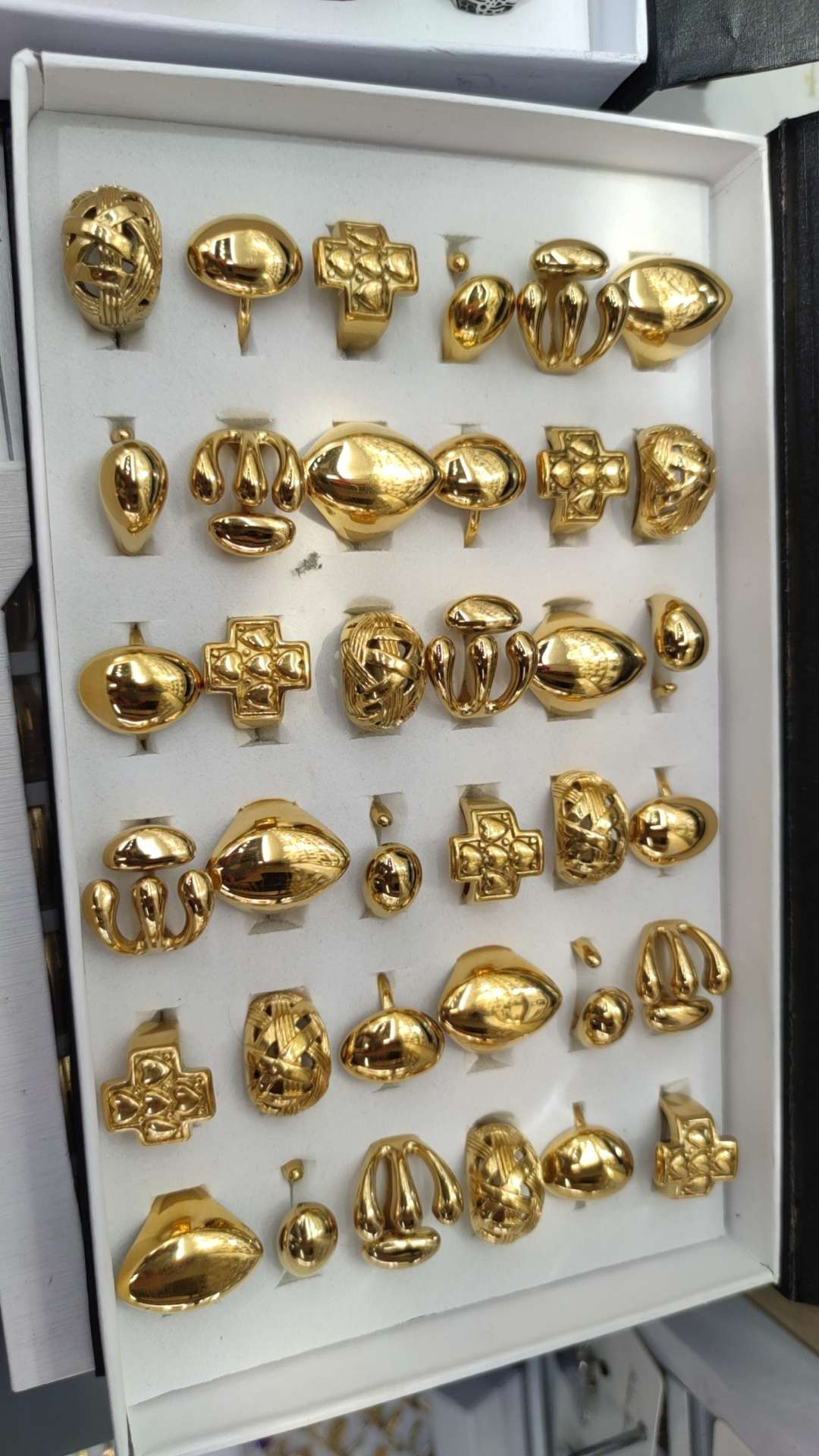 沙金饰品 手饰钛钢戒指女款 莫桑钻石镶嵌 简约时尚耐磨不褪色 高级感满满戒指细节图