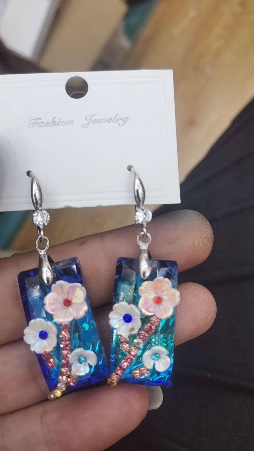 精致玻璃耳环 高级感耳饰 独特设计耳夹 时尚女士饰品 炫酷耳环装饰 美丽耳饰礼物