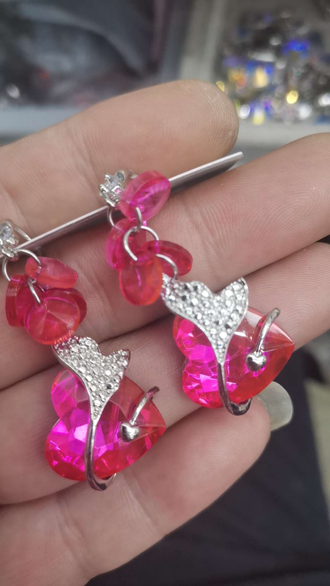 璀璨玻璃耳环 高级感耳饰 独特设计耳夹 饰品女士时尚配饰 优雅耳饰品味选择