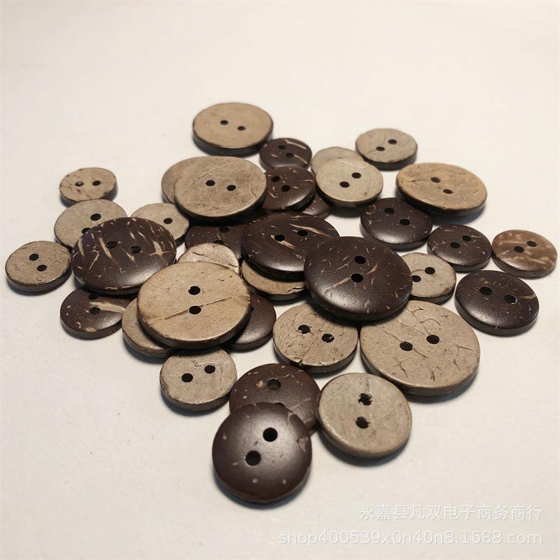 coconut shell charcoal button coconut buckle natural coconut button flat two eyes four eyes environmental protection coconut buckle wholesale