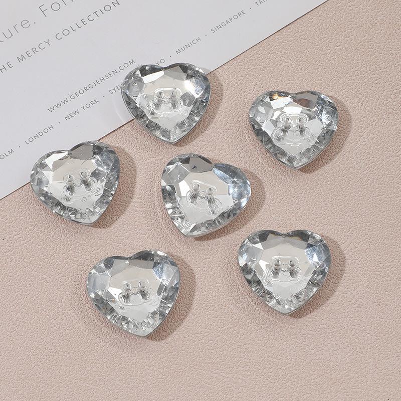 factory direct supply acrylic heart-shaped button two-eye button clothing crystal buckle transparent coat clip button wholesale
