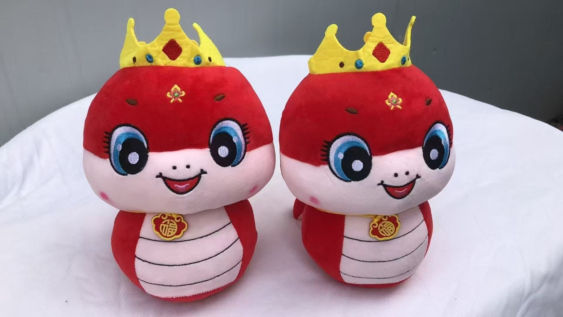 生肖蛇 蛇年吉祥物 红货毛绒玩具 娃娃公仔 玩偶 软体抱枕可爱毛绒公仔礼物玩具收藏