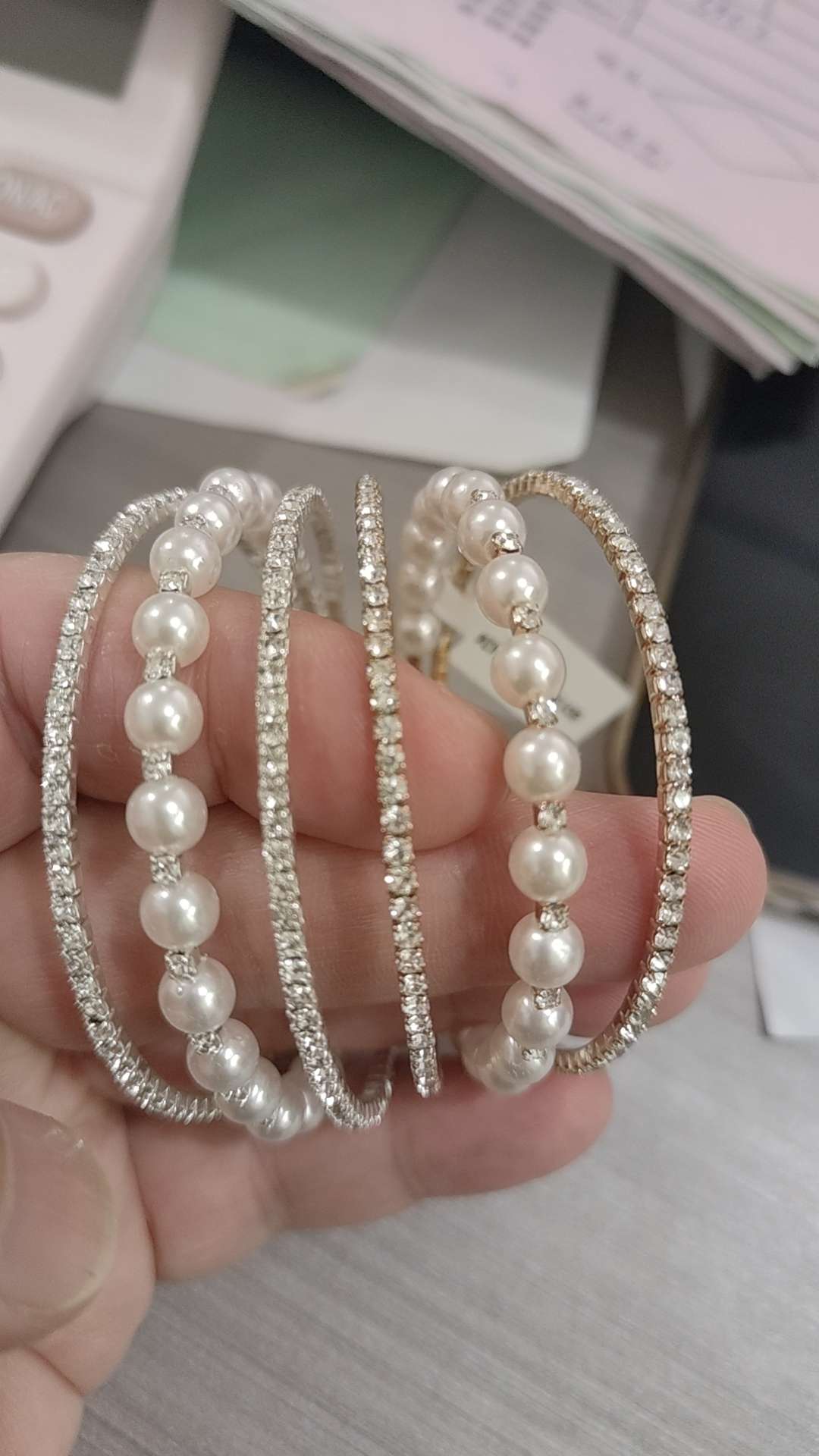 义乌金辉饰品厂，流行饰品，水钻2MM，S6手链，一排手链单排细手链，专业厂家，600多个颜色可选现货，钢丝手镯，多种款式