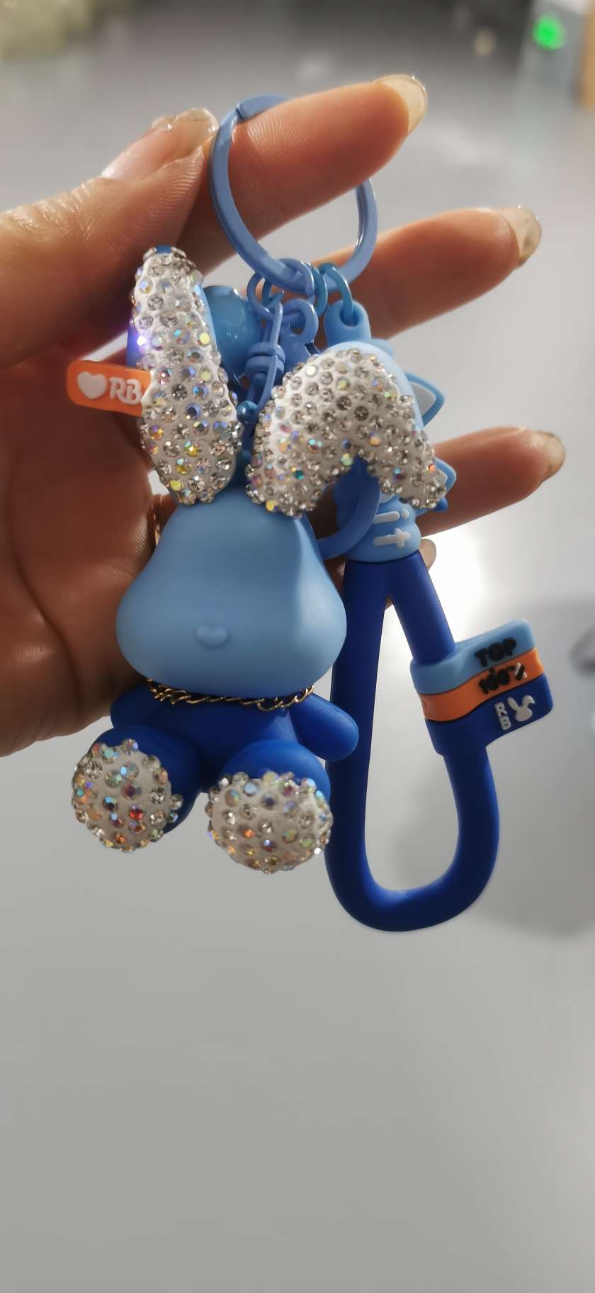 Sand bottle keychain for women, 2024 Cute plush pendant, handicraft gift, key accessory, keychain accessory, trendy new style details Picture