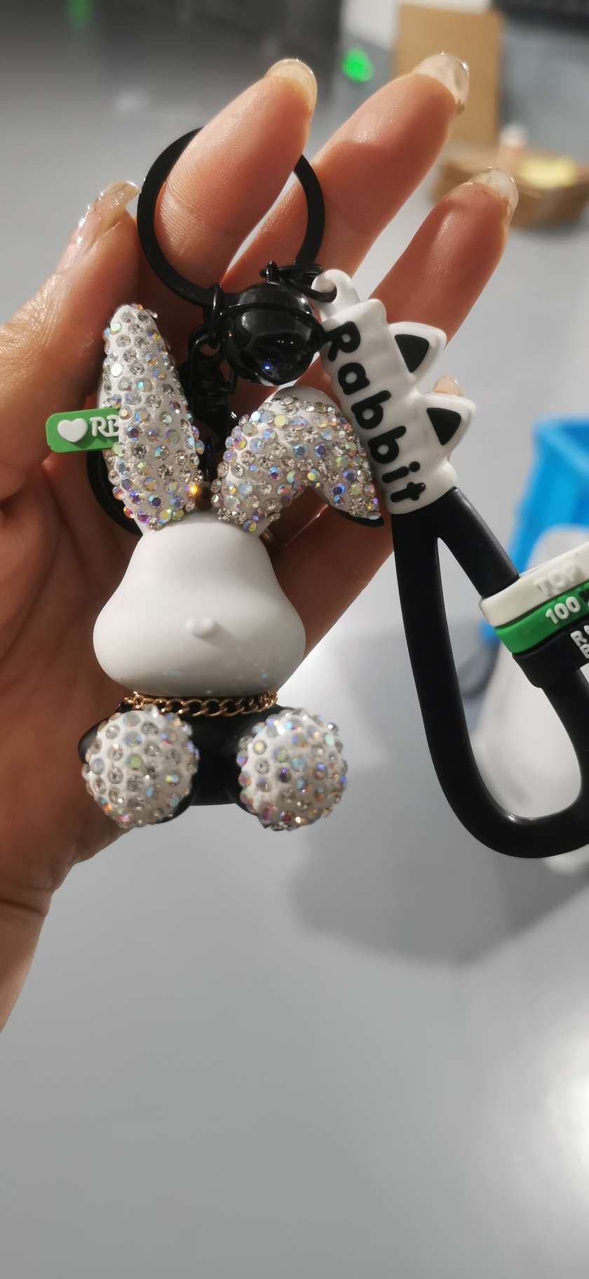 Sand bottle keychain for women, 2024 Cute plush pendant, handicraft gift, key accessory, keychain accessory, trendy new style