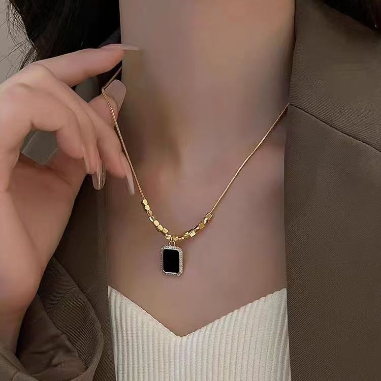 新款黑色几何项链女高级设计感小众毛衣链秋冬气质时尚锁骨链配饰详情图3