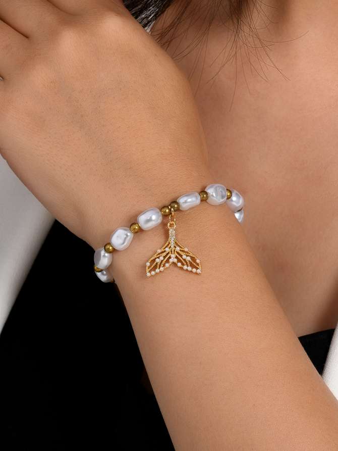 Cross-border Internet celebrity fashion natural pearl bracelet, ins women's personality, versatile, retro Baroque beaded fishtail bracelet detail image 2