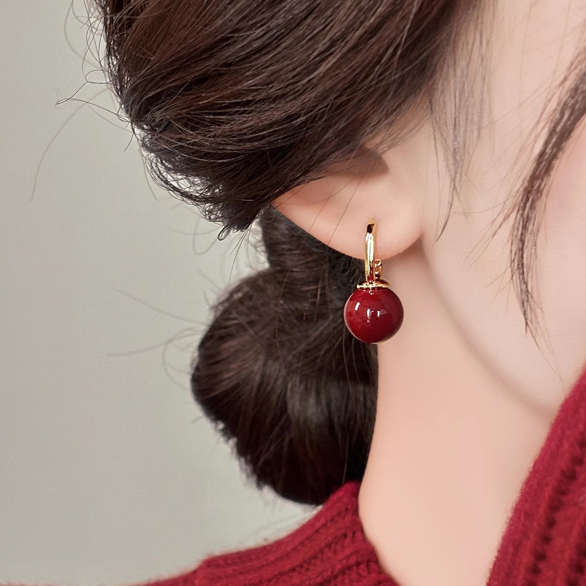 Retro wine red earrings for autumn and winter, 2024 new bestsellers, cinnabar earrings, New Year gifts, pure silver earrings for the zodiac year Application Scenario