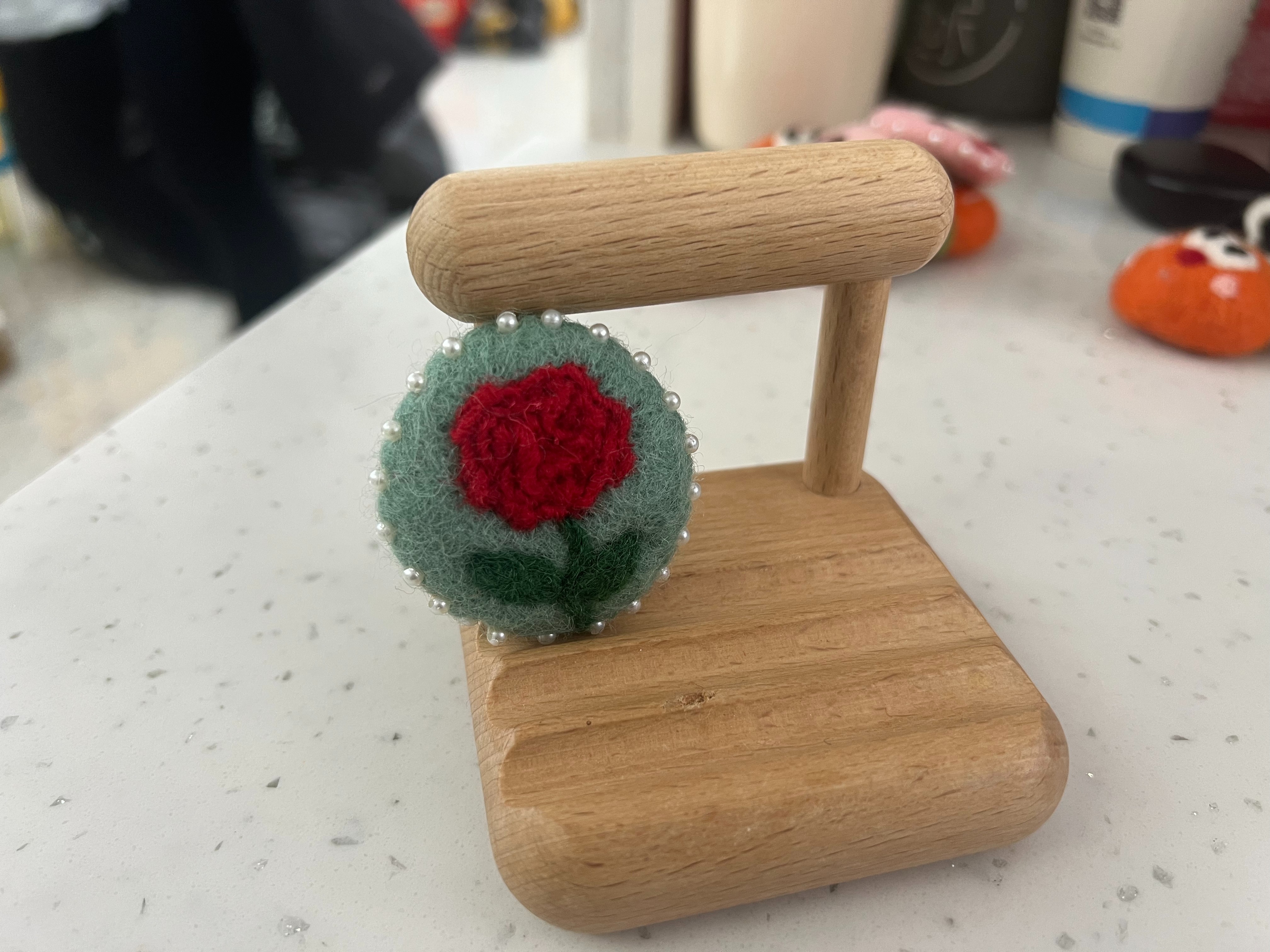 纯羊毛纯手工羊毛实心珍珠边圆饼红花小可爱