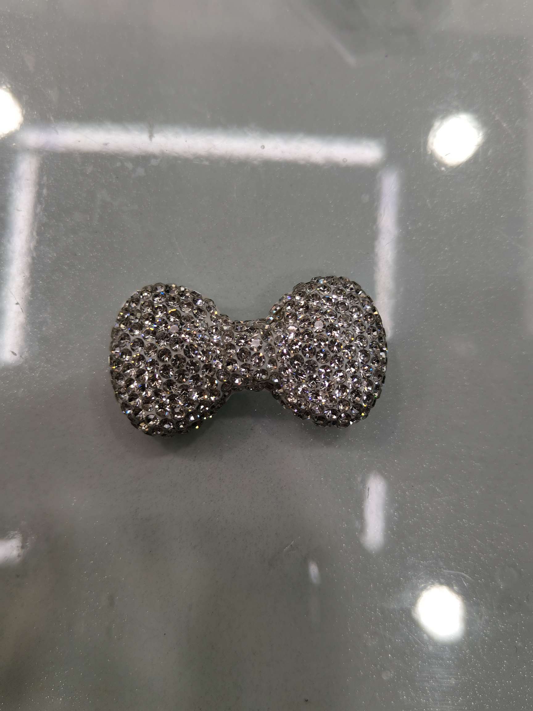 Ceramic clay half-bow tie element accessory Item Picture