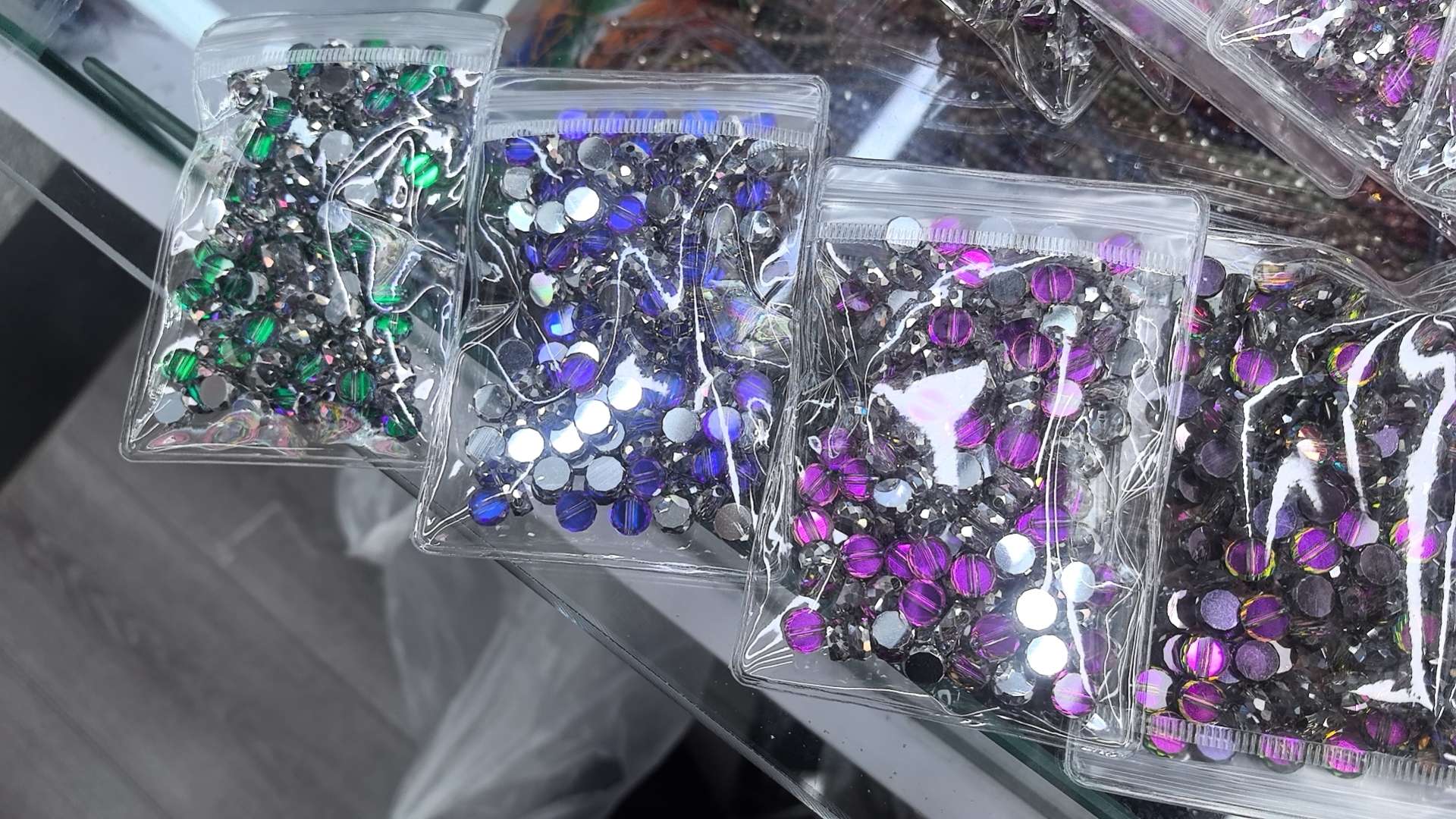 Semi-finished jewelry accessories, headwear, hair accessory accessories, open loops, hair accessories, hair clips, accessory beads, handcrafted DIY jewelry material bags, earrings, necklaces, clothes. Headscarf. Shoes. All accessories are fine details Picture