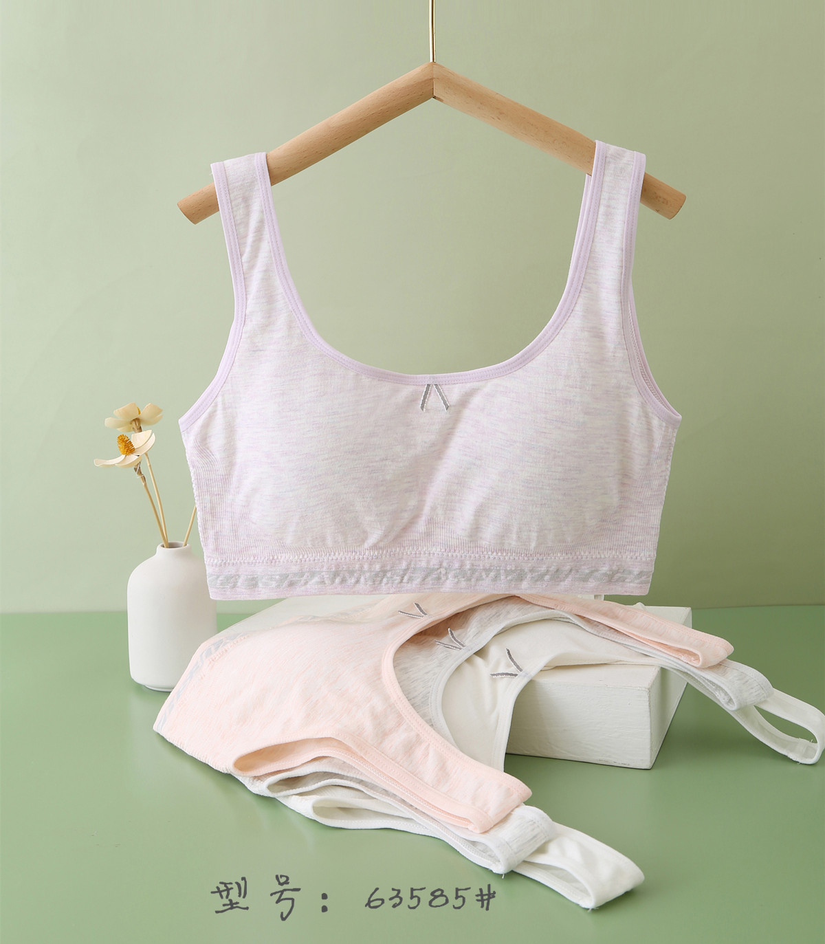 Seamless underwear for teenage girls, wide-shouldered vests for junior high and senior high school students, fixed cups, thin underwear and bras for the growth period