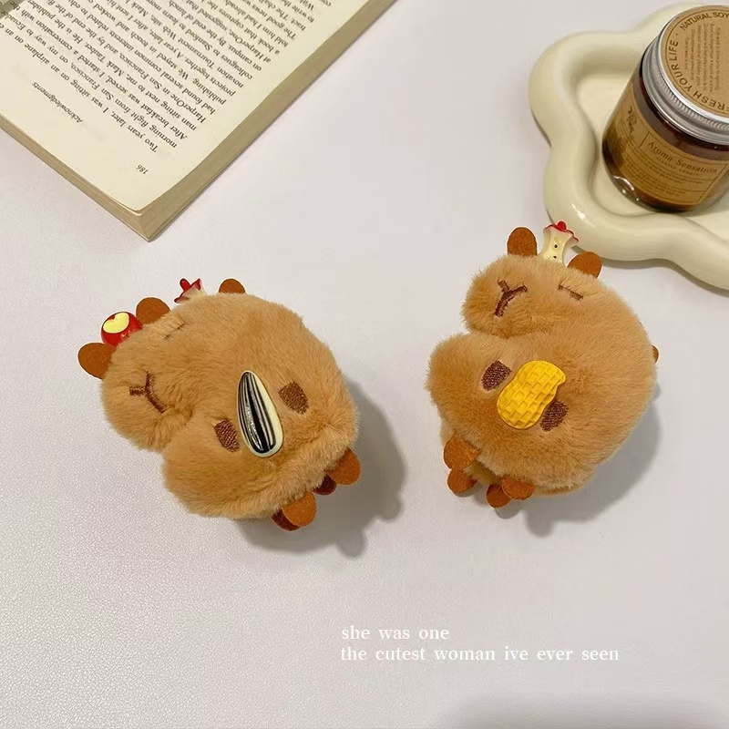新款中号瓜子苹果卡皮巴拉水豚capybara毛绒两面不同抓夹女秋冬新款后脑勺发夹披肩发可爱少女半扎发鲨鱼夹