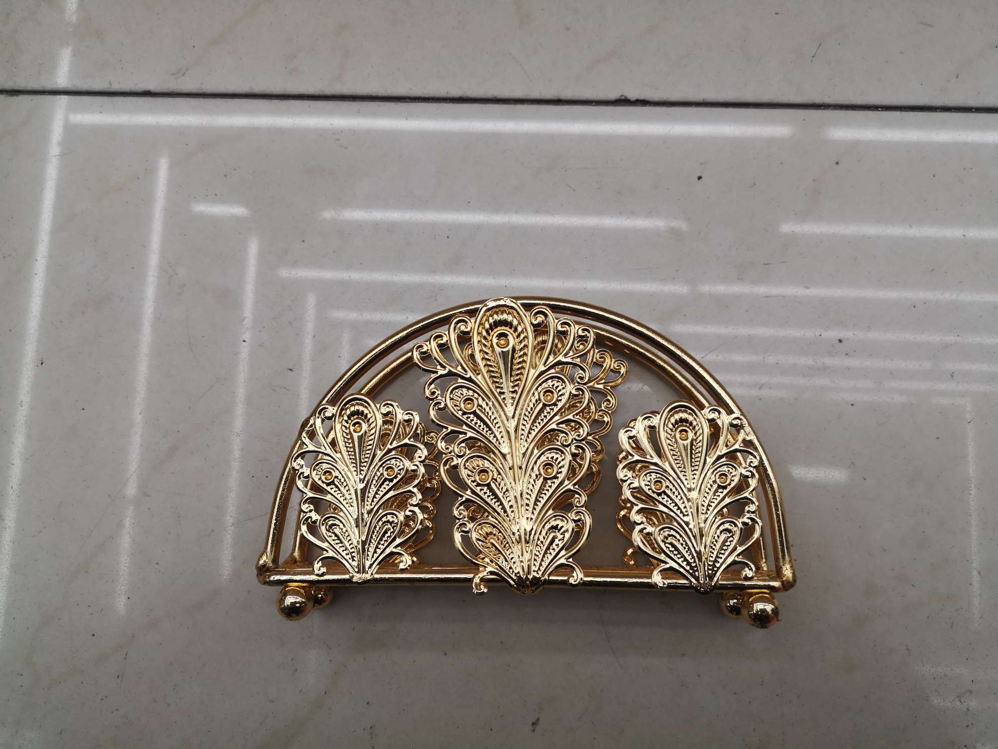 Ironwork tissue holder for living room, creative European-style hotel, restaurant and coffee shop, square towel paper clip, golden storage and decorative item detail image 2