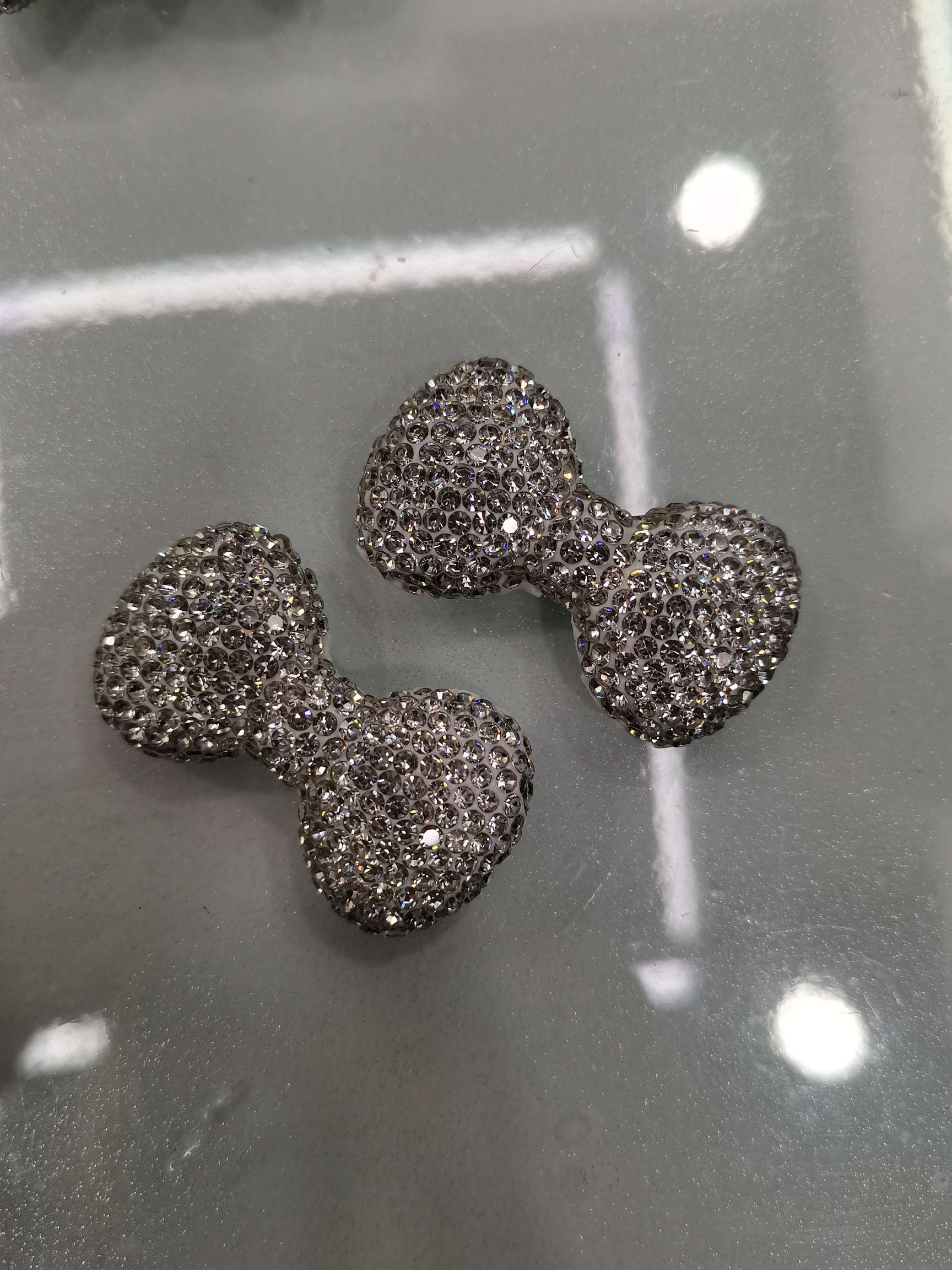 Ceramic clay half-bow tie element accessory Specification image