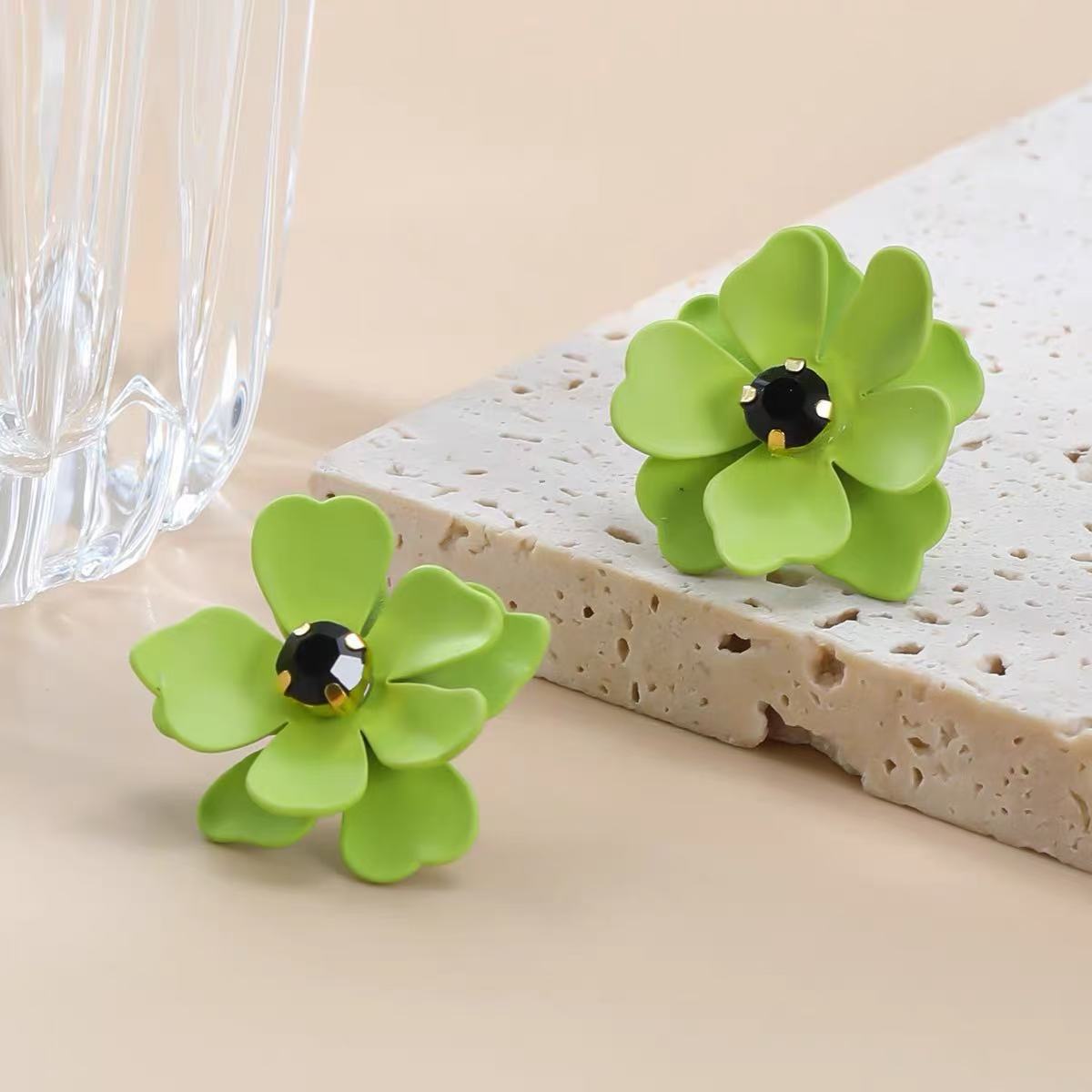 跨境新款花卉耳环欧美耳饰少女喷漆花耳钉网红韩版饰品饰品白底实物图