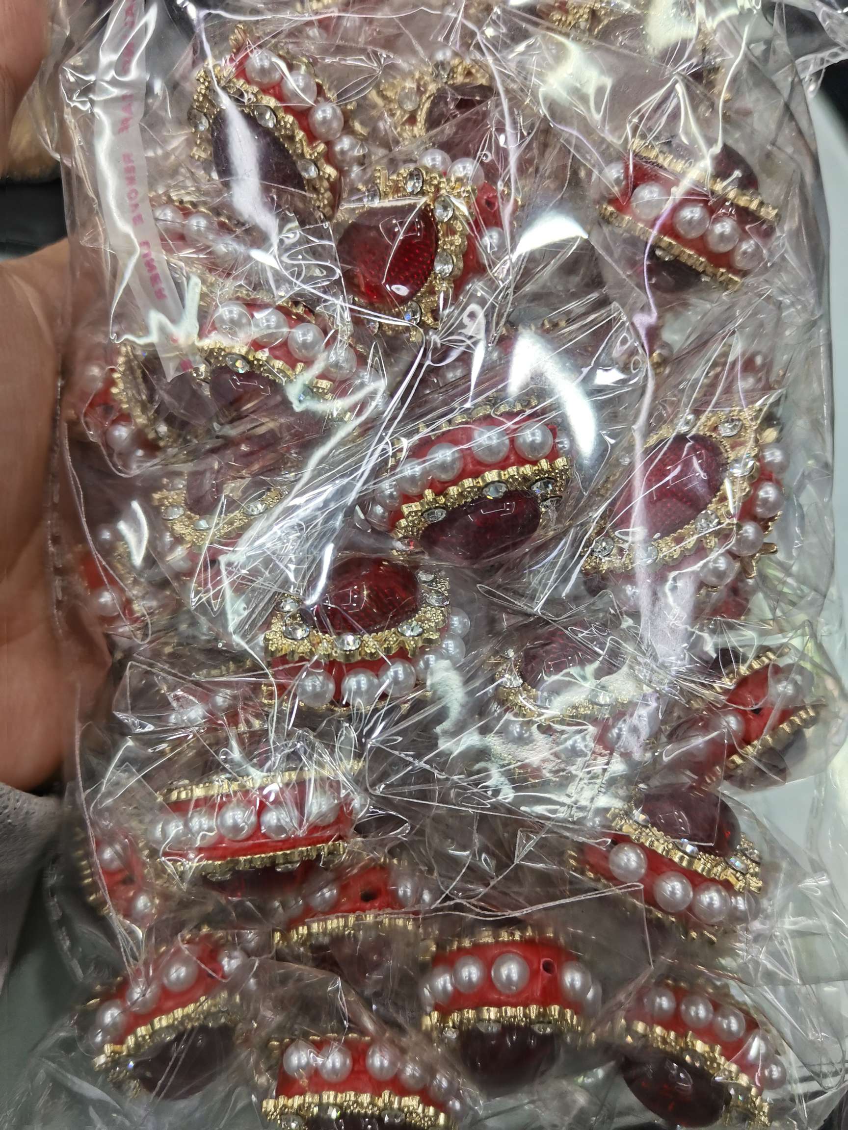 Sky Mirror (Elliptical Alloy Red Crystal Pearl Jewelry) Application Scenario