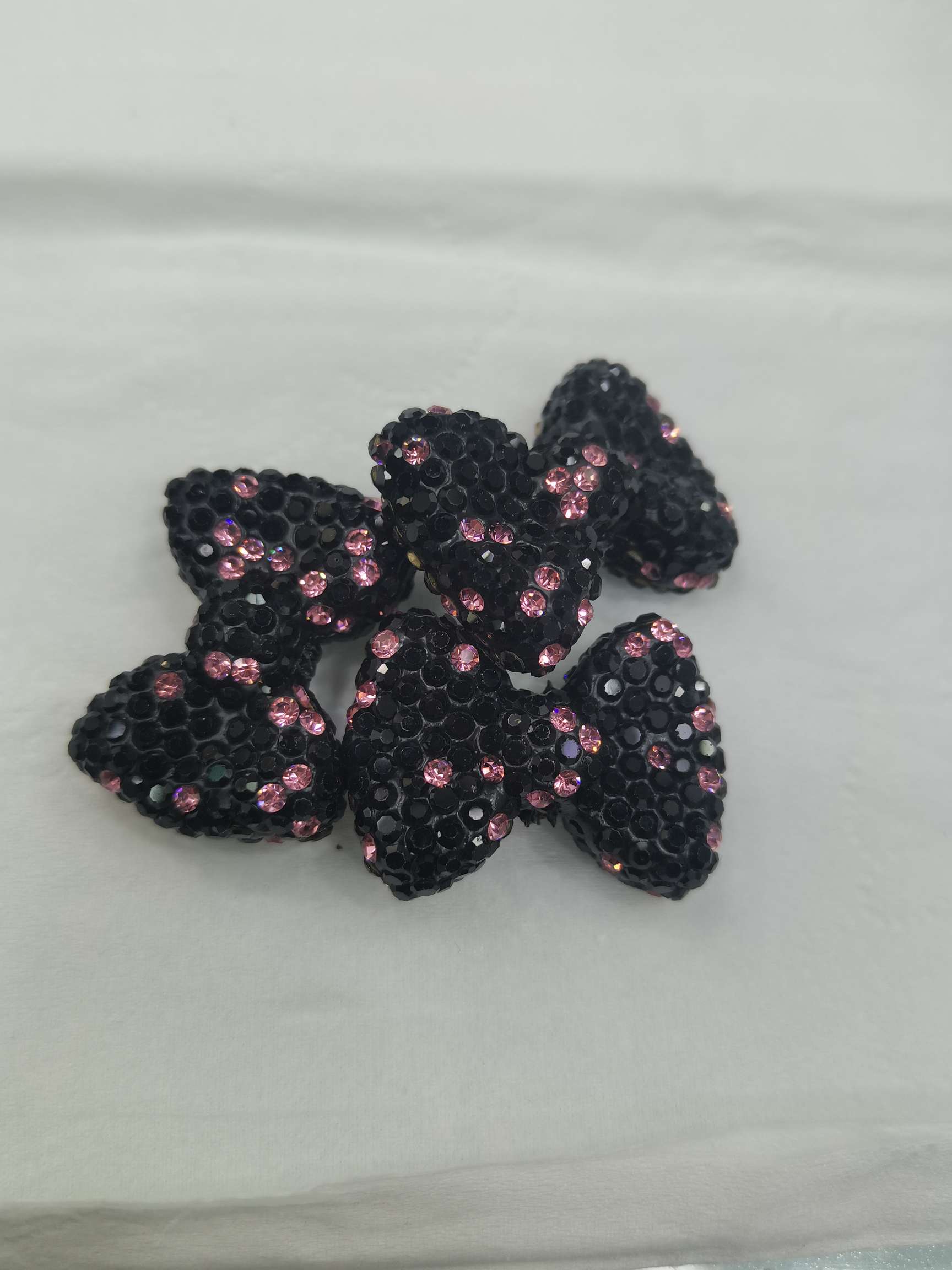 Black and pink collar knot soft clay rhinestone jewelry accessory Application Scenario