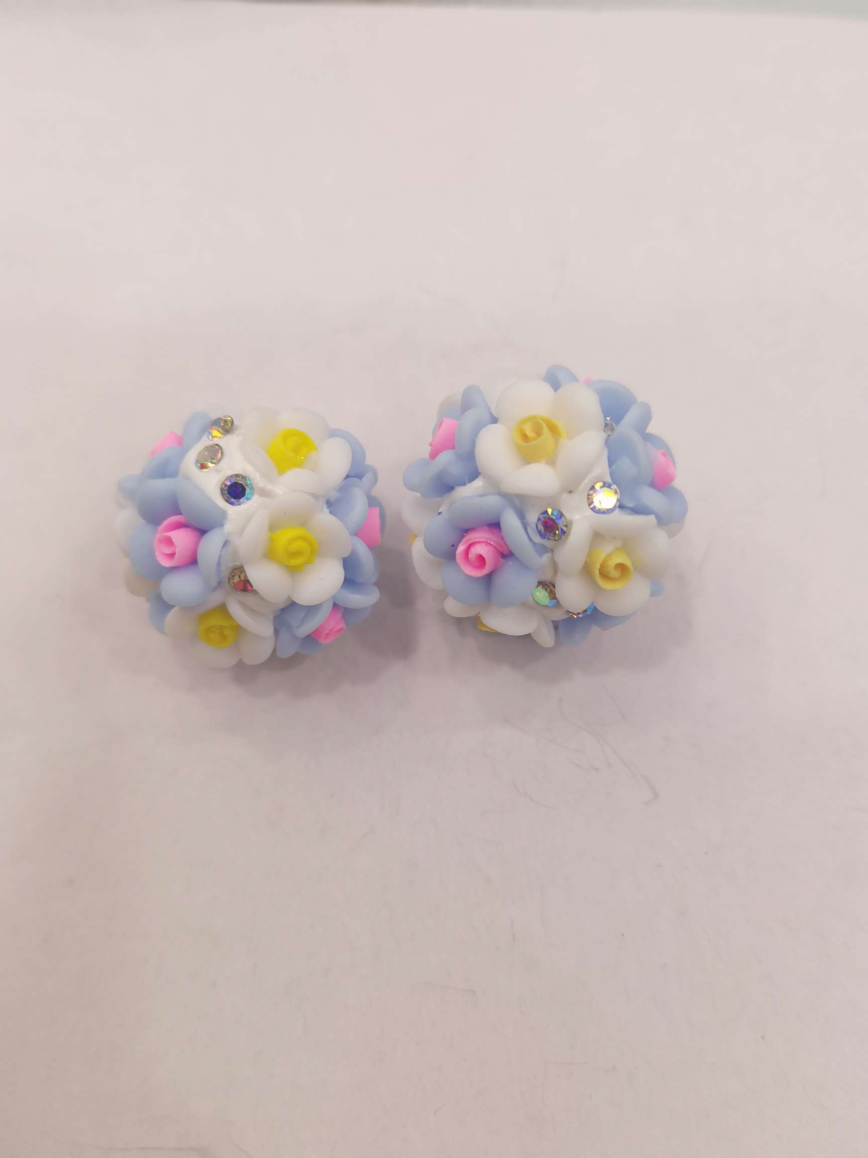 16N light blue resin two-color camellia ball accessory Item Picture