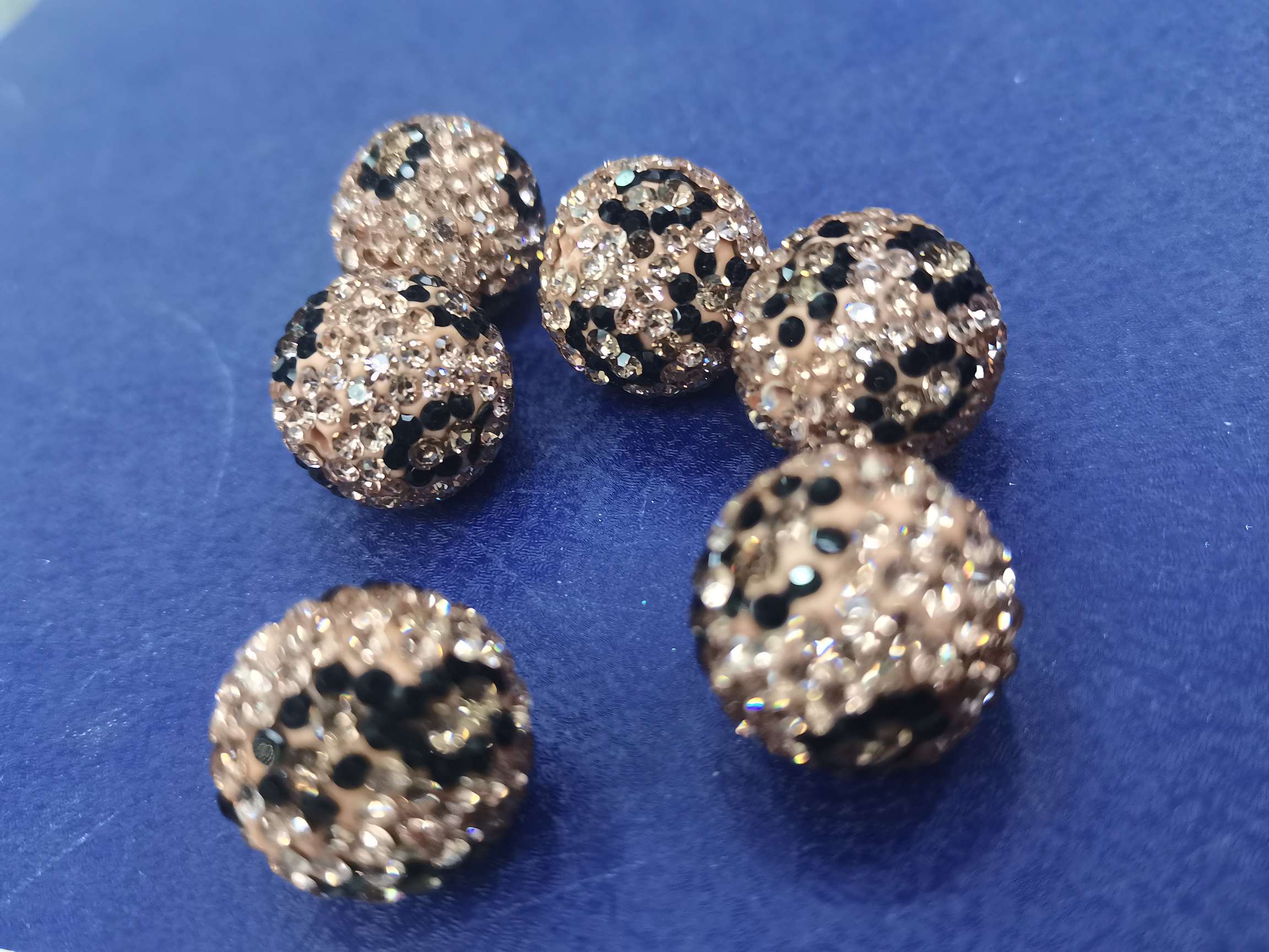 Champagne-colored leopard print soft clay rhinestone jewelry accessories Application Scenario