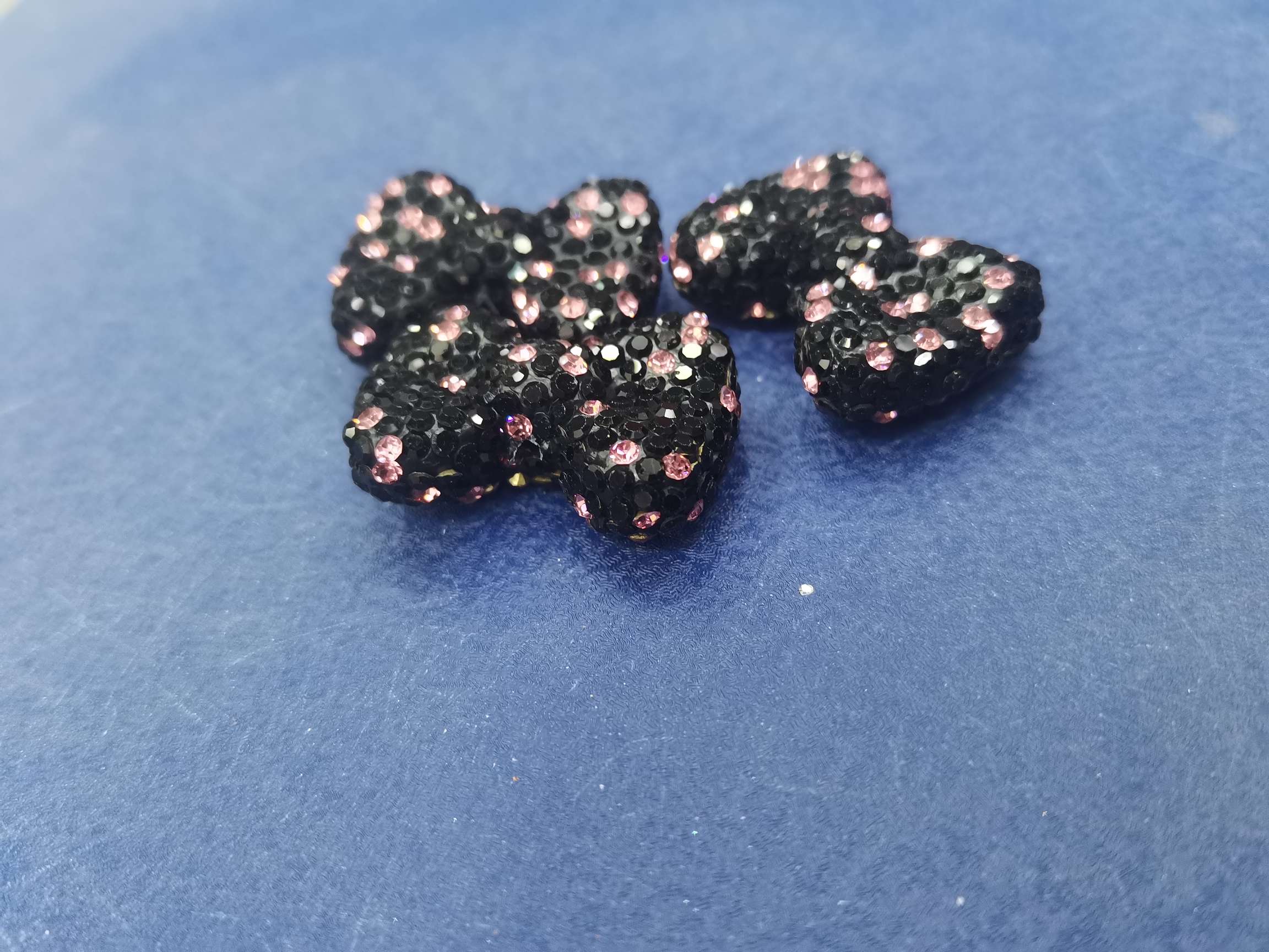 Black and pink collar knot soft clay rhinestone jewelry accessory details Picture