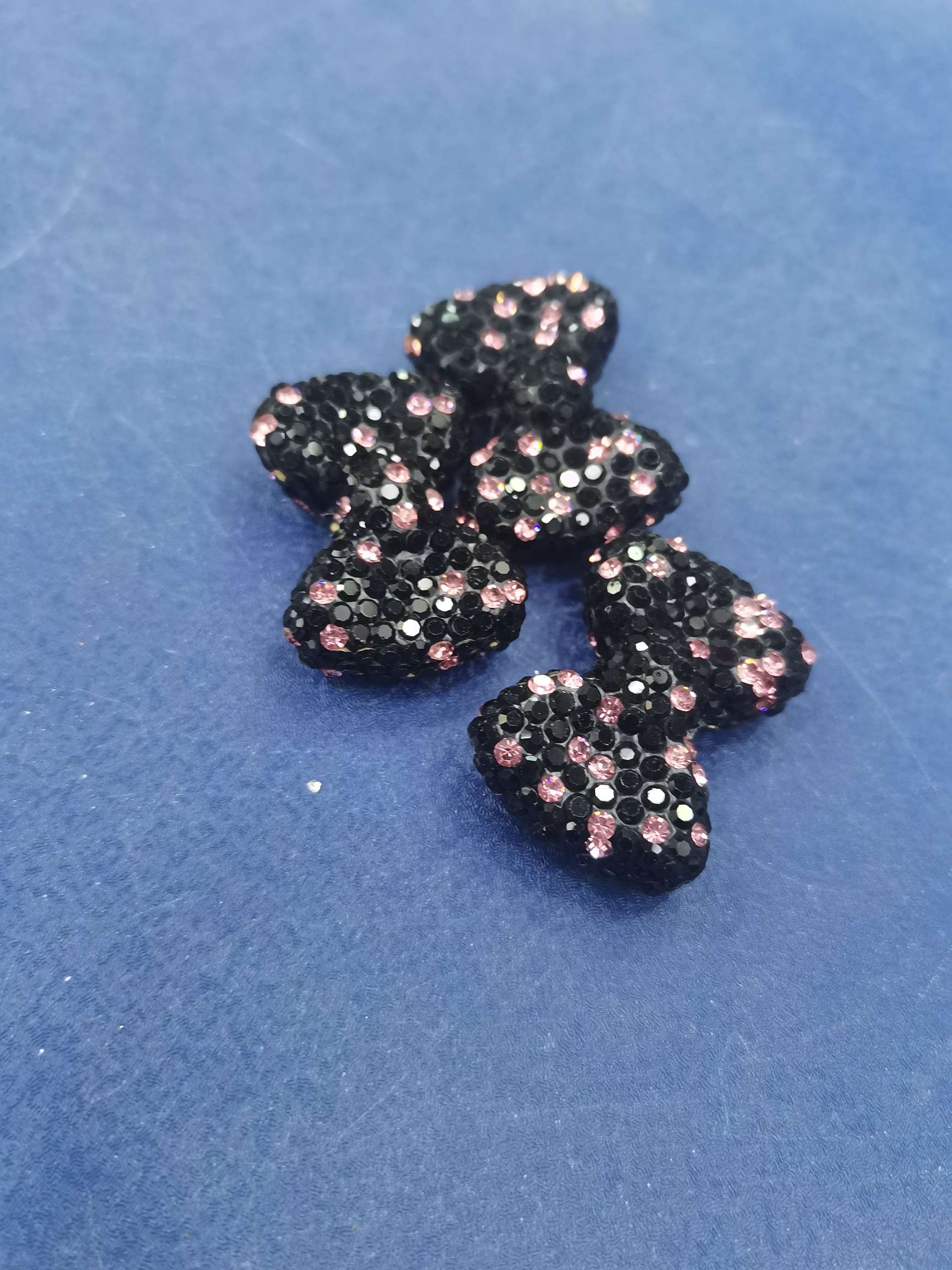 Black and pink collar knot soft clay rhinestone jewelry accessory Specification image