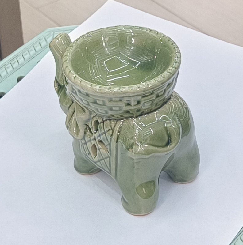 一件陶瓷工艺品军绿色大象香炉家居节日礼品香薰炉