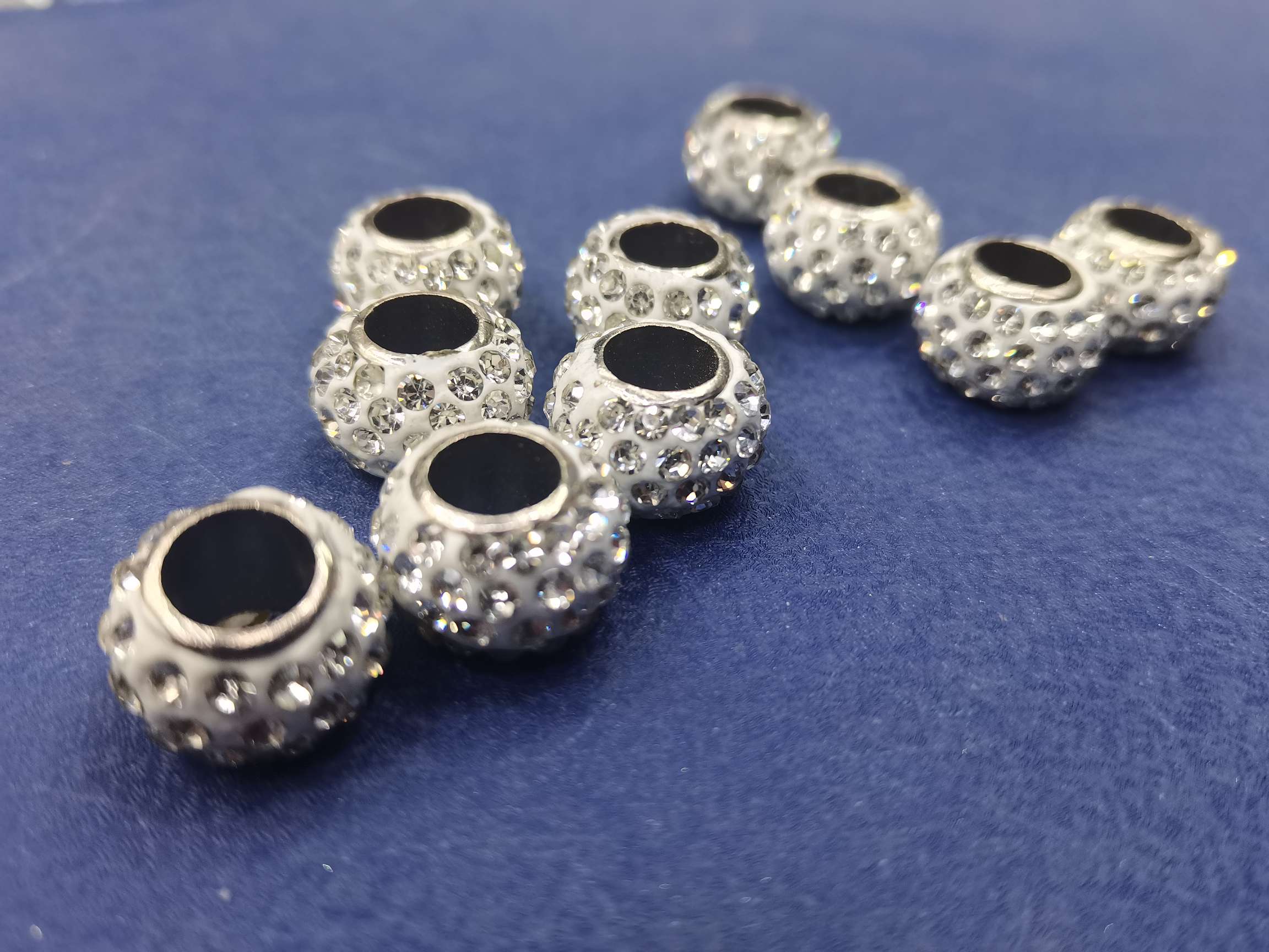 Alloy base, four rows of multi-purpose large-hole beads, with six jewelry accessories inside details Picture