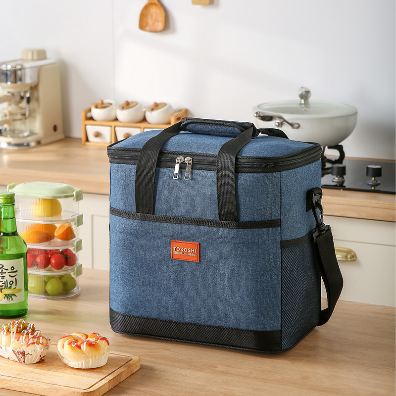 Large insulated bag, thickened fresh-keeping ice pack, waterproof peva picnic insulated bag, takeout delivery box, portable picnic bag Application Scenario