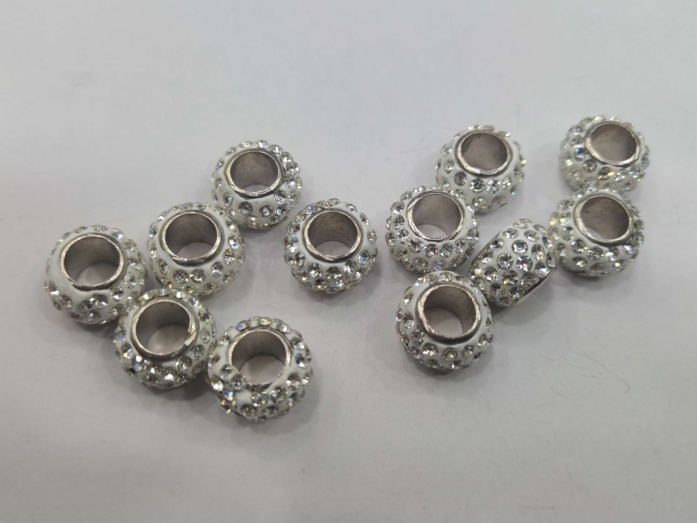 Alloy base, four rows of multi-purpose large-hole beads, with six jewelry accessories inside Application Scenario